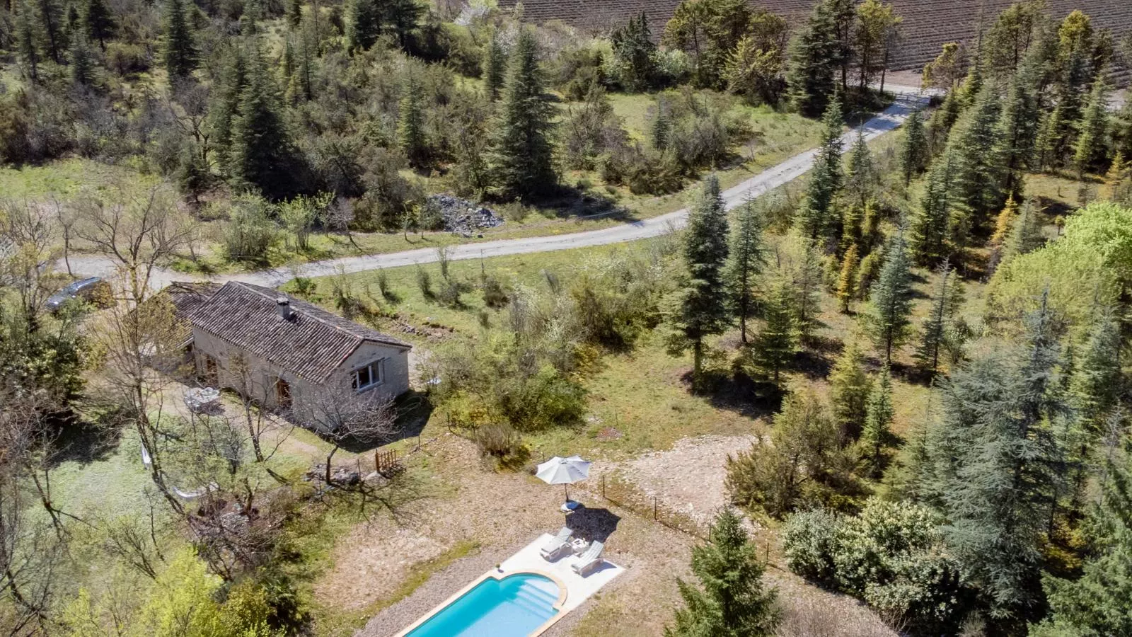 Gite la Bergerie - Exterior in summer