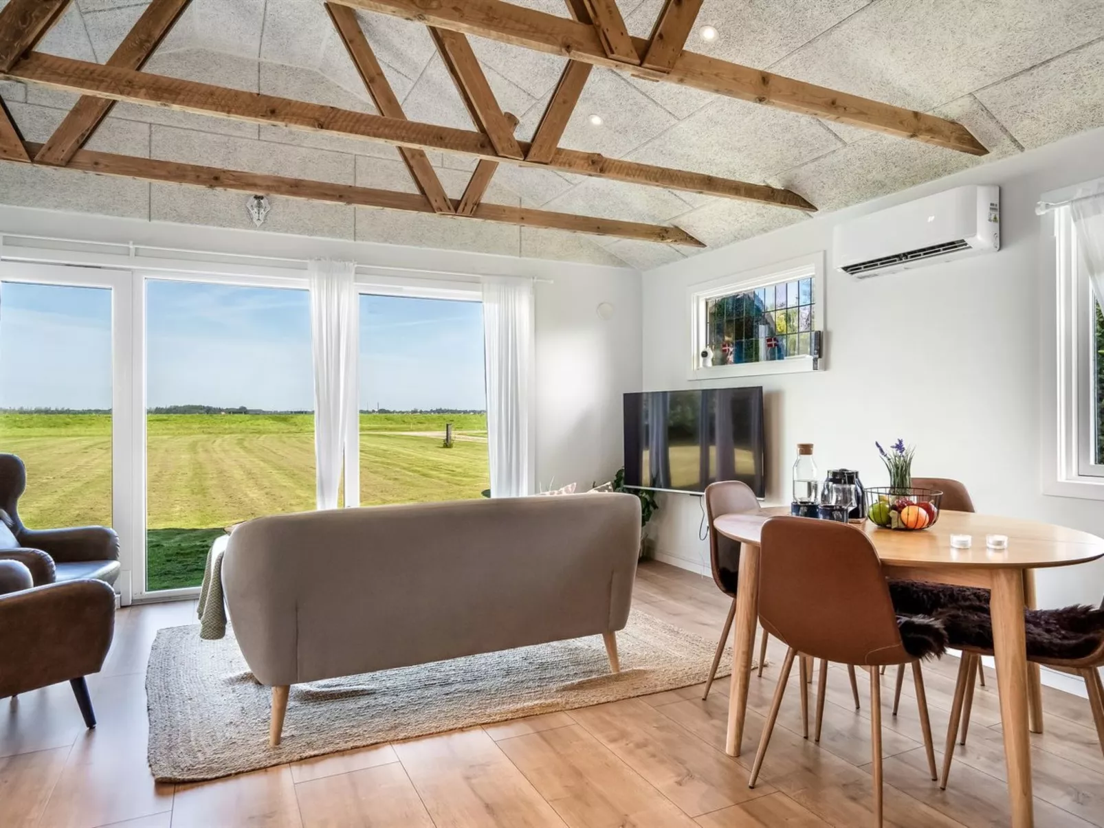 "Kanerva" - 100m to the fjord - Drinnen