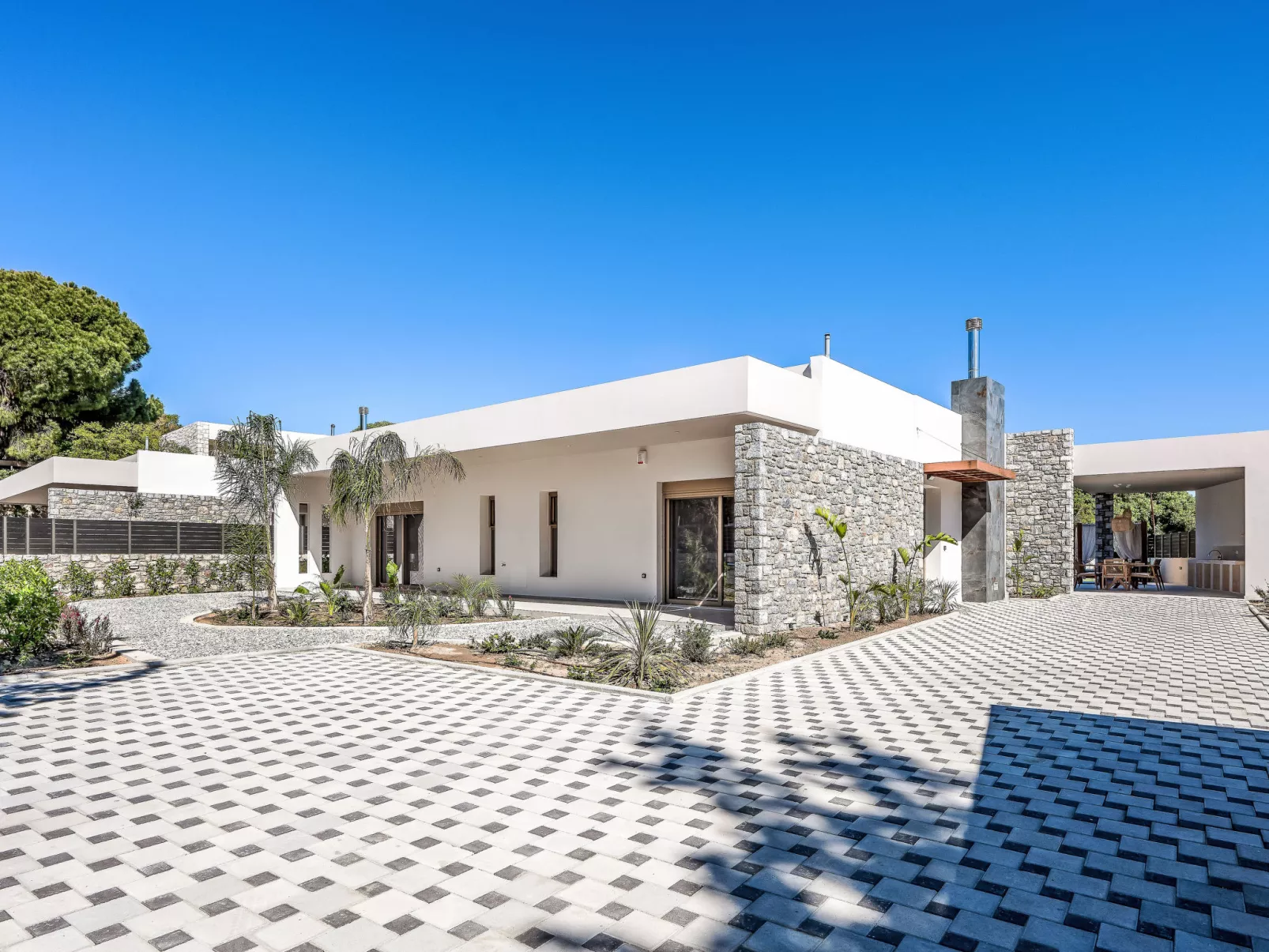 Ruby Paradise - Draußen