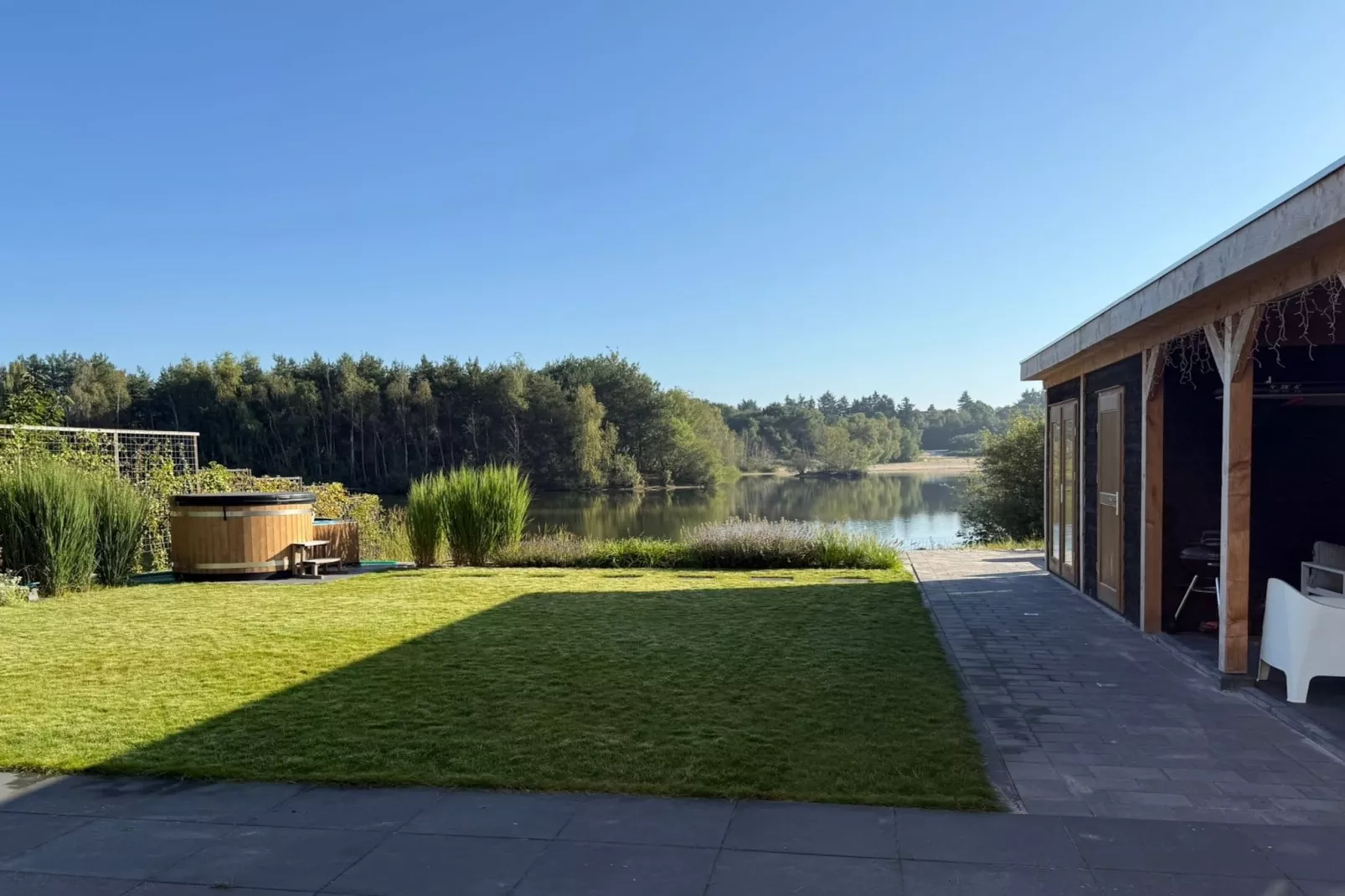 Holiday home Torenvalk - Gardens in summer