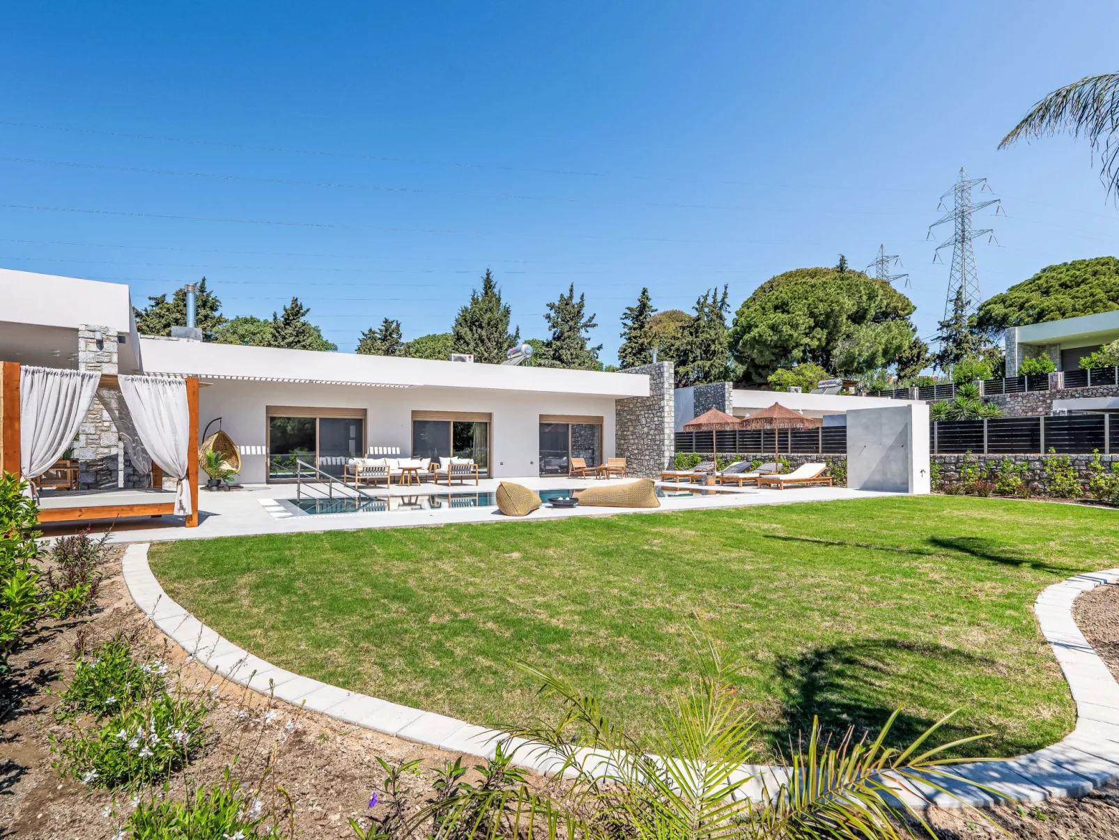 Ruby Paradise - Draußen