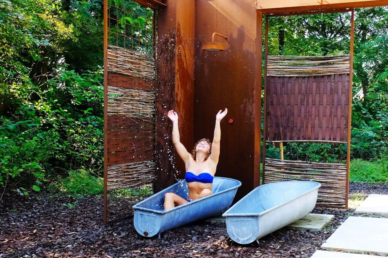 Stalen Boshuis - Facilities