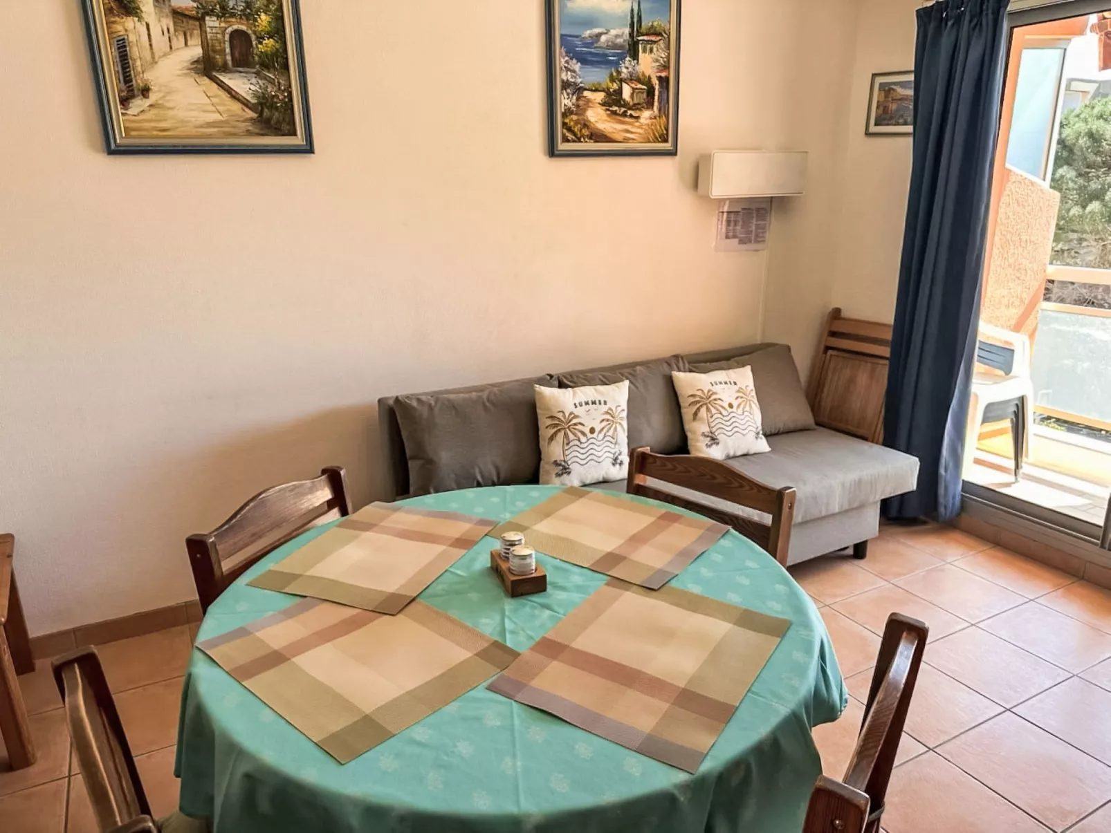 L'Amirauté - Dedans