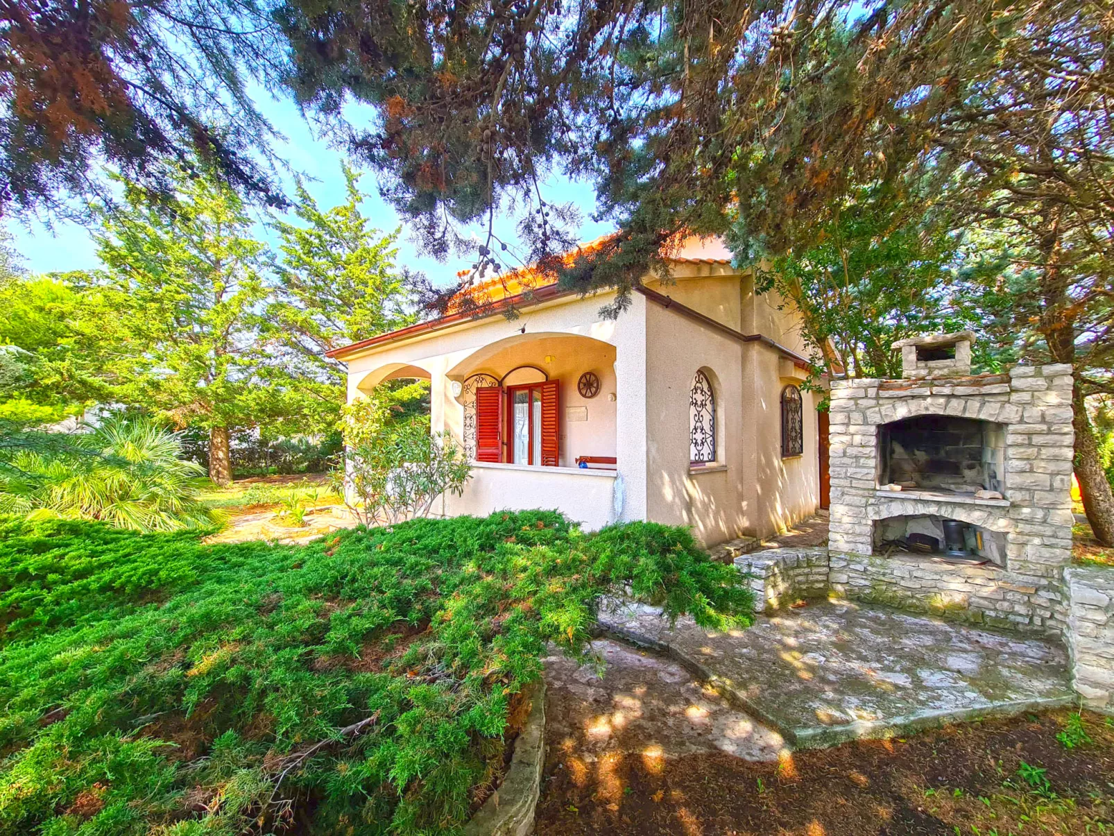 House 2131 - Outside