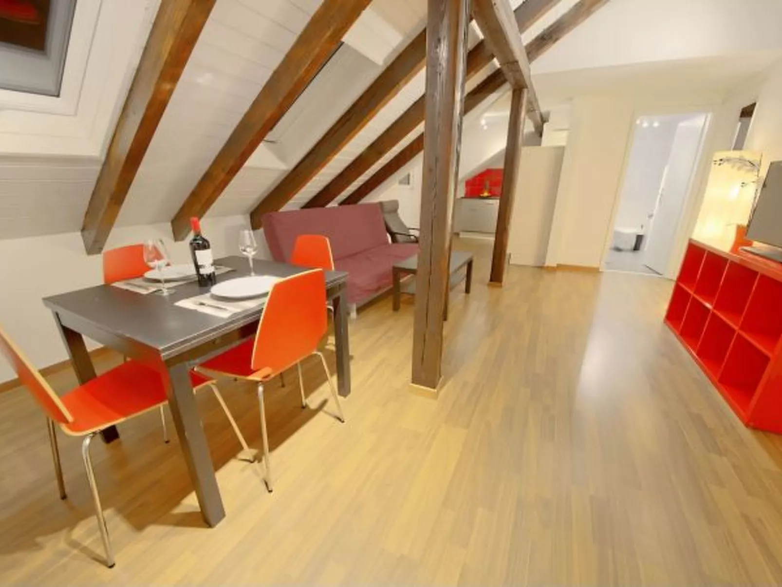 ZH Strawberry - Oerlikon HITrental Apartment