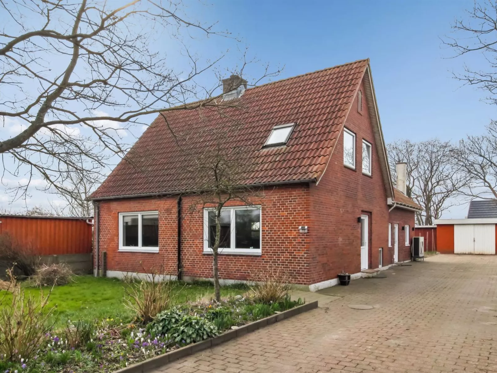 "Milan" - 20km from the sea