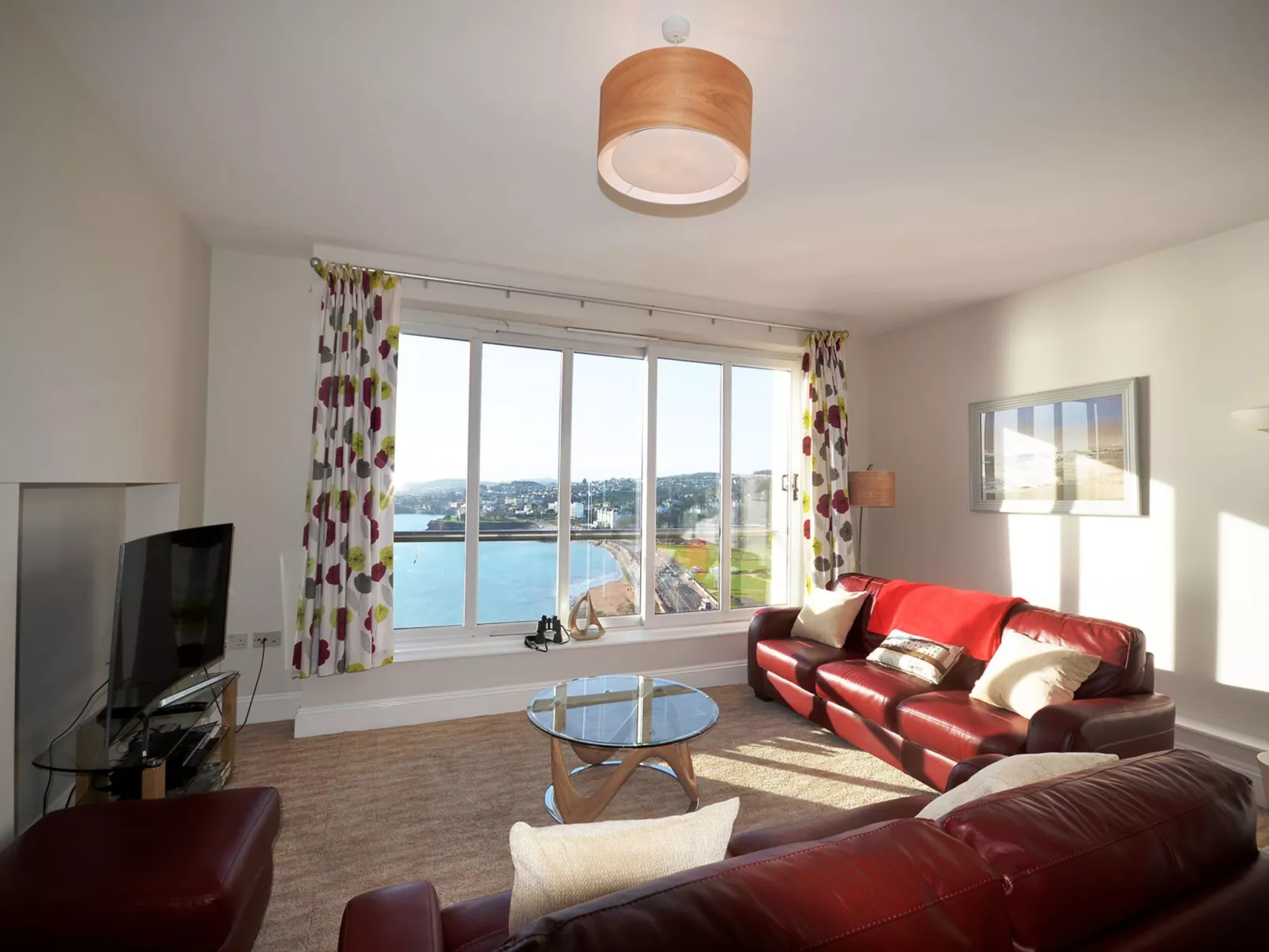 Lichtdurchflutete Ferienwohnung in der zweiten Etage mit Panorama-Blick über de