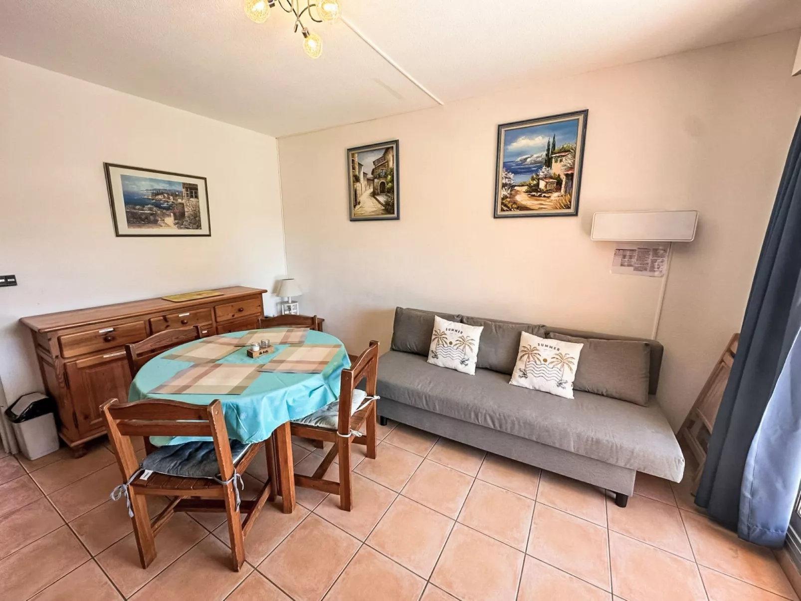 L'Amirauté - Dedans