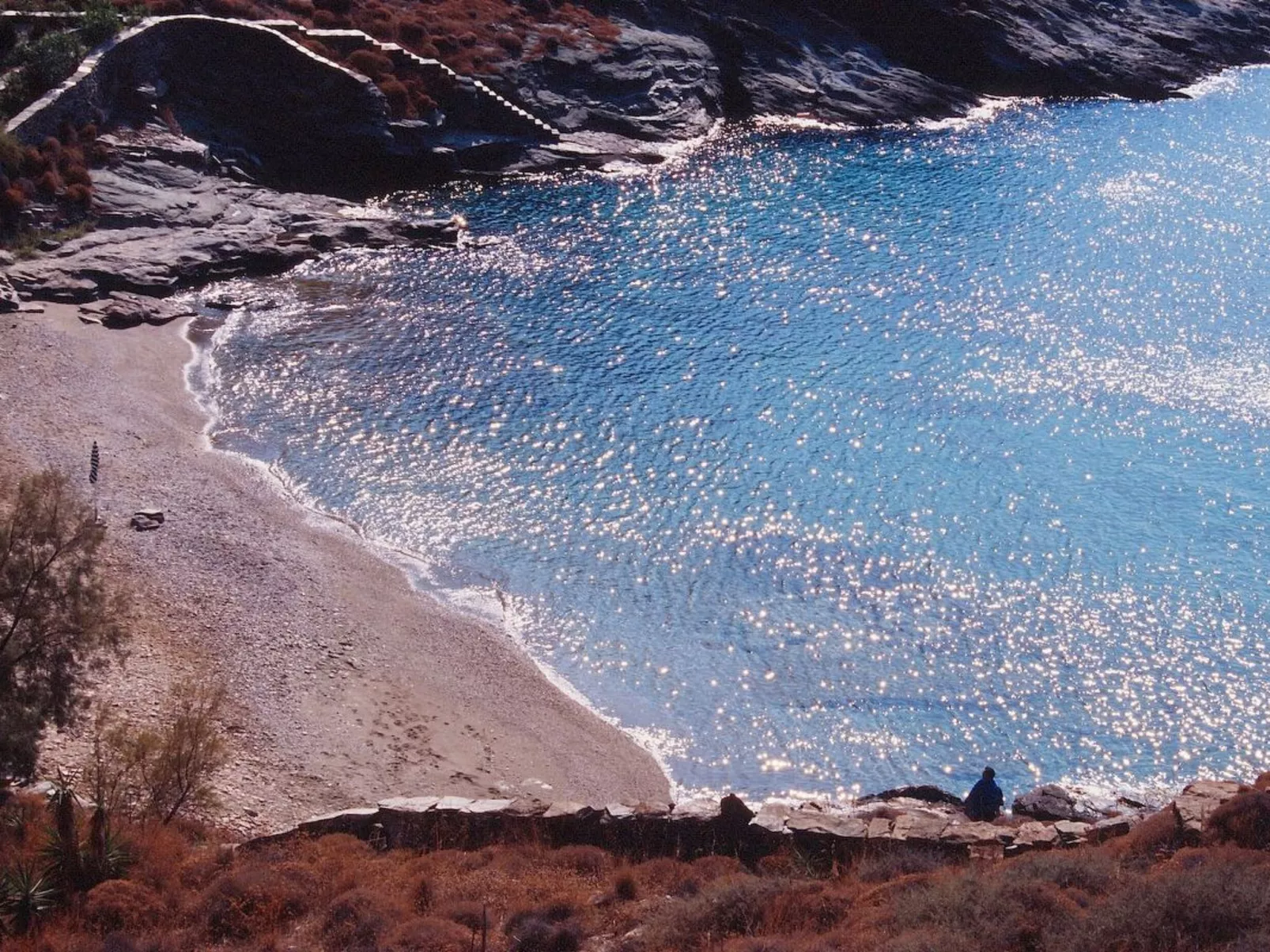 Haus in Kea mit Parkplatz im Freien und Blick auf den Sonnenuntergang