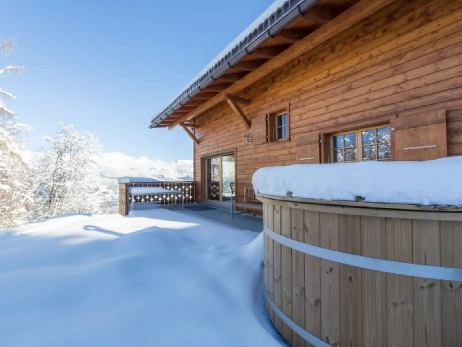 Chalet Nid Blanc wood burning hottub - Draußen