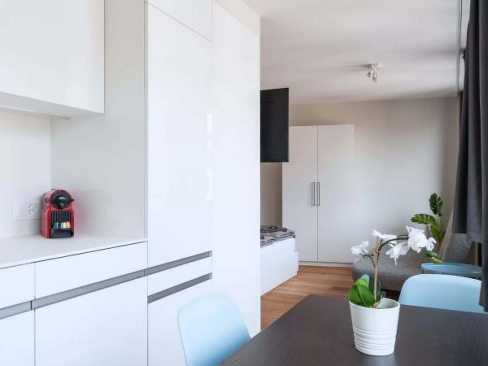 BS Picasso I - Marktplatz HITrental Apartment - Dedans