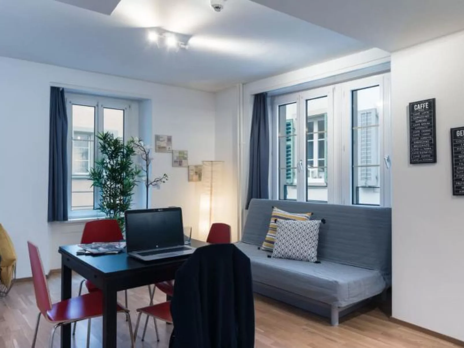 LU Venus ll - Old Town HITrental Apartment - Inside