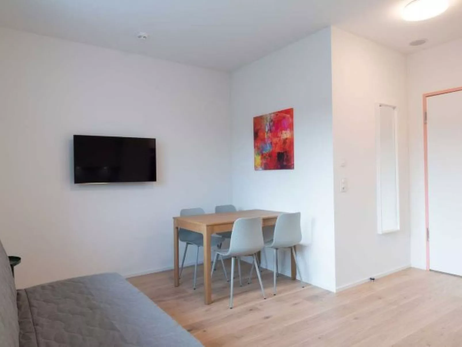 ZH Red 4 - Letzigrund HITrental Apartment - Drinnen