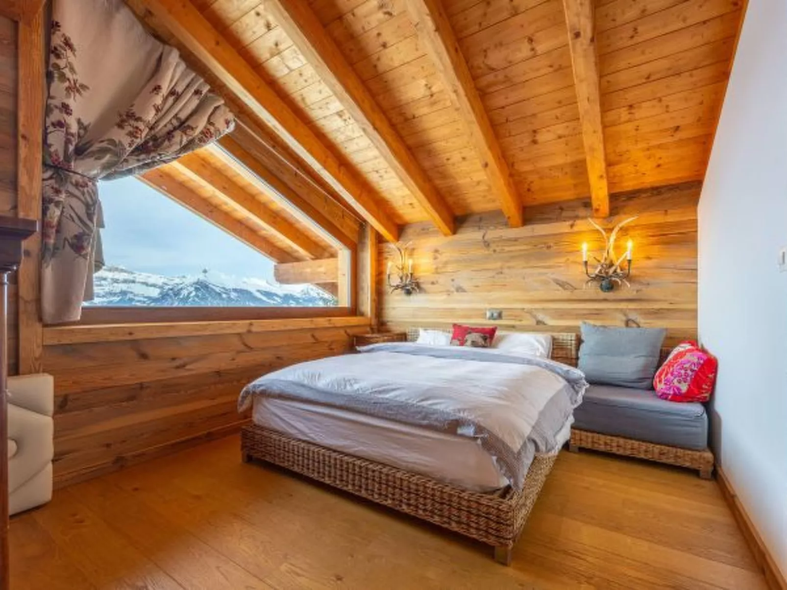 Above the Clouds - spacious chalet with great view - Drinnen