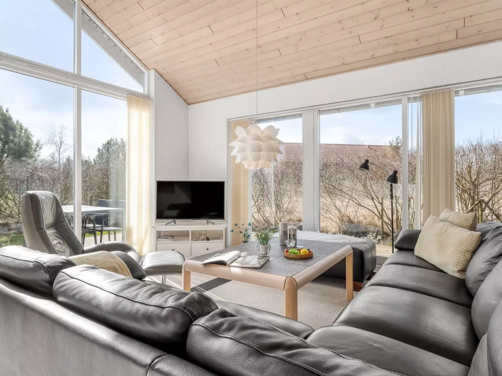 "Safina" - 1km from the sea - Drinnen