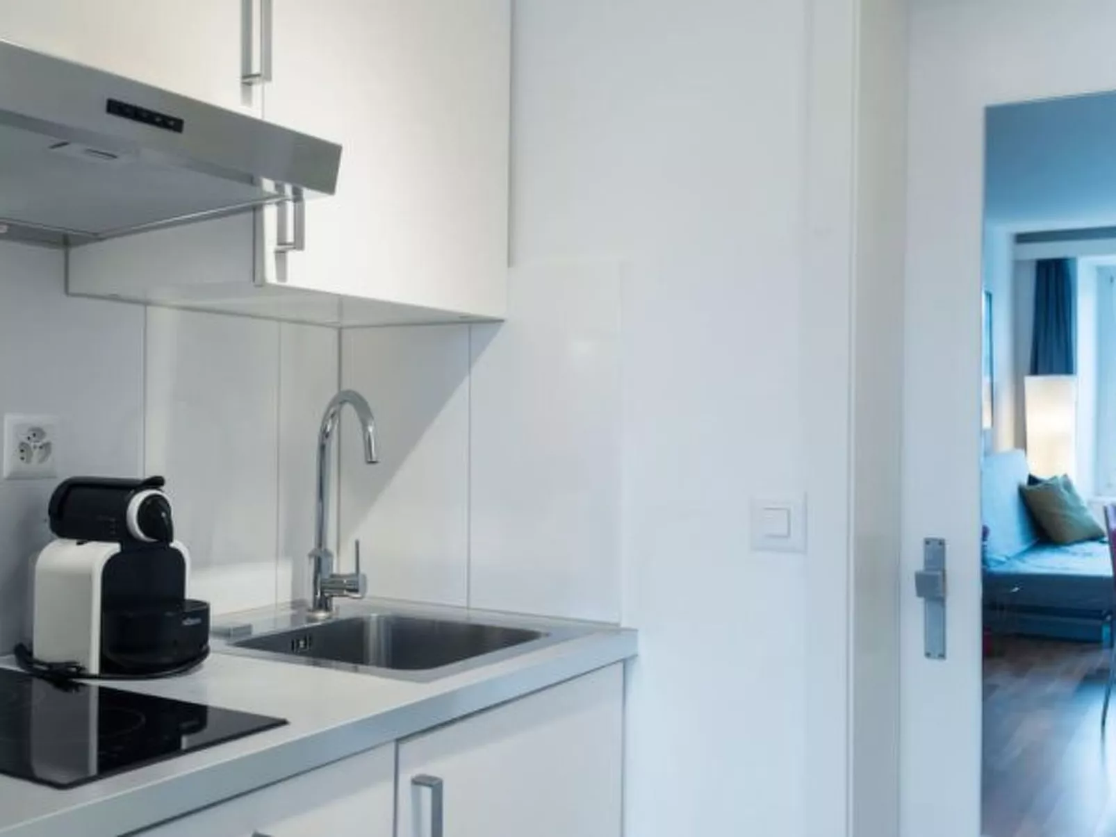 LU Saturn ll - Chapel Bridge HITrental Apartment - Inside