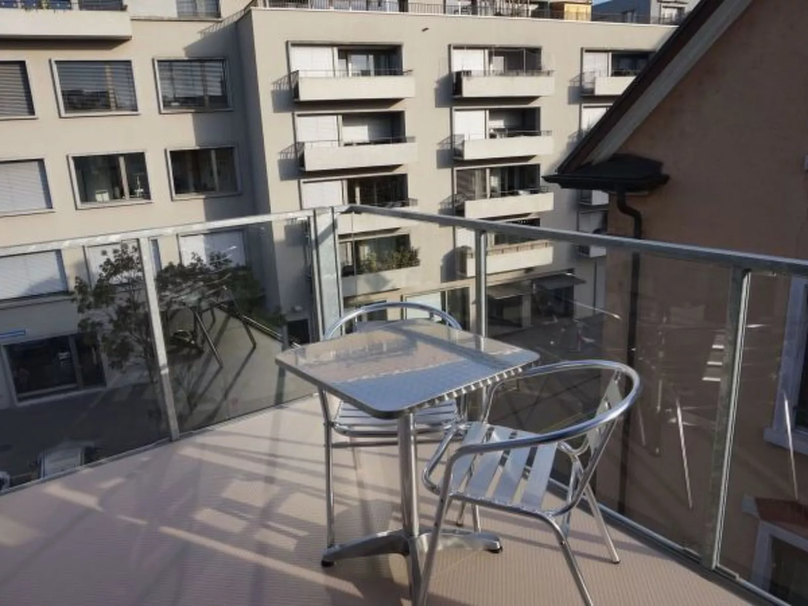 ZH Jaguar III - Altstetten HITrental Apartment - Dehors