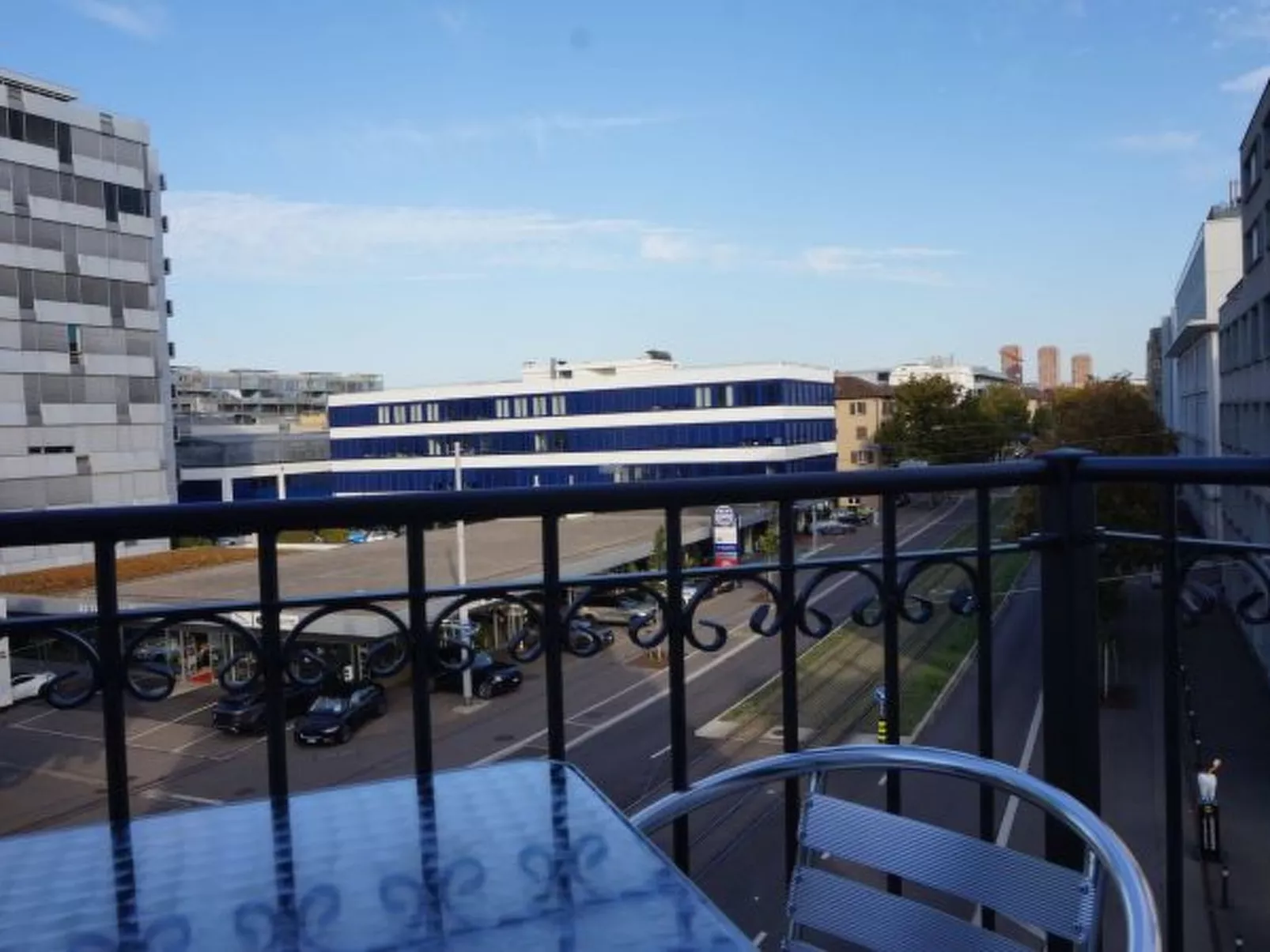 ZH Tiger II - Altstetten HITrental Apartment - Draußen