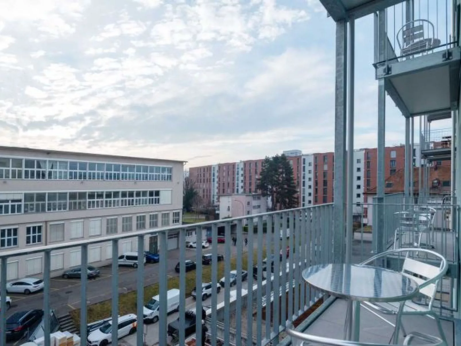 ZH Red 4 - Letzigrund HITrental Apartment - Draußen