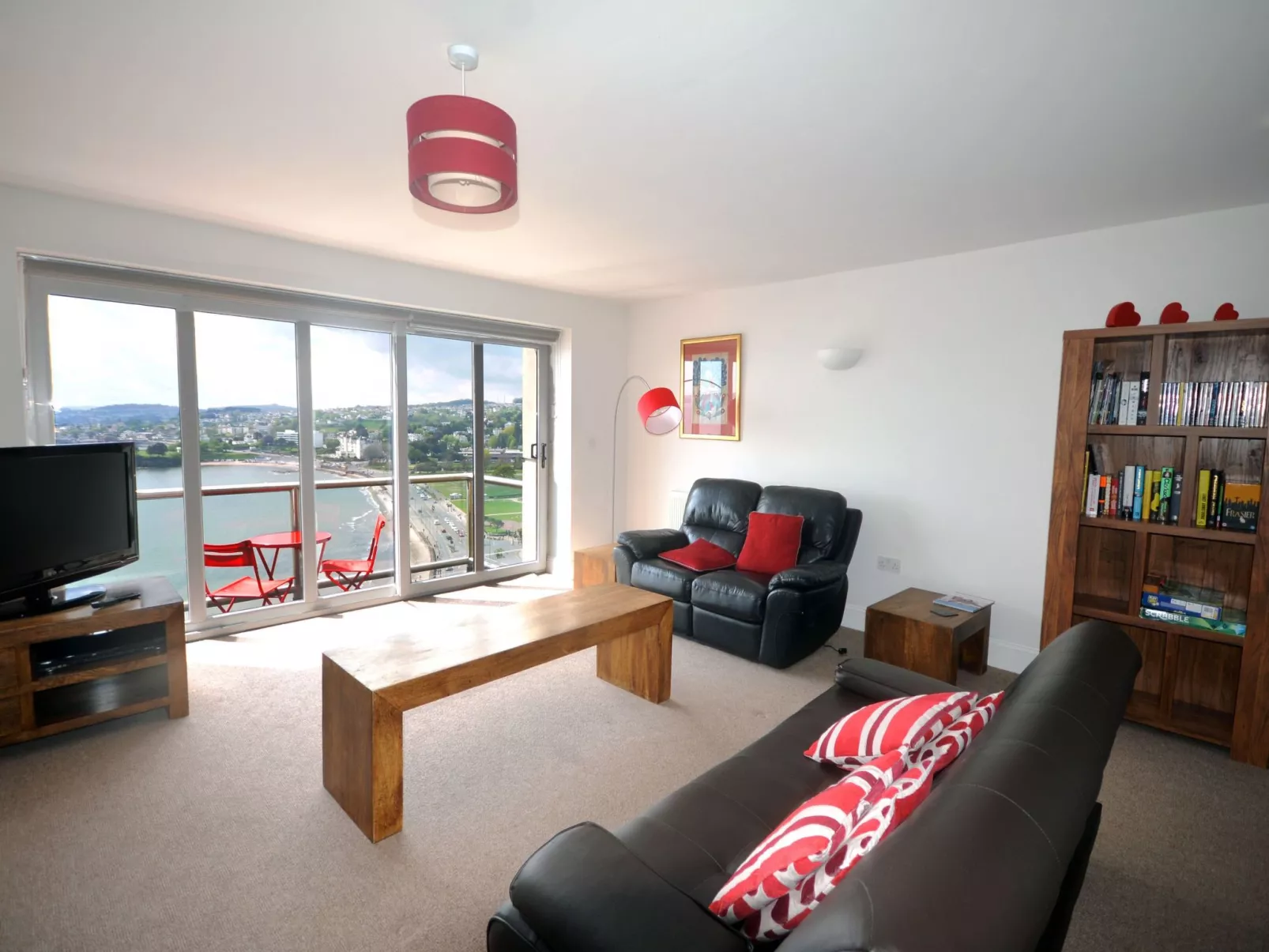 Modern eingerichtete Ferienwohnung in der ersten Etage mit Panorama-Meerblick v - Image-tags.info