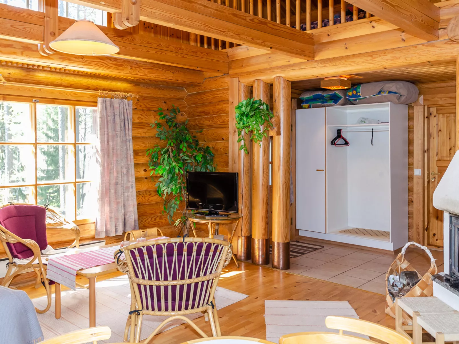 Honkakoli 9/2 - Inside