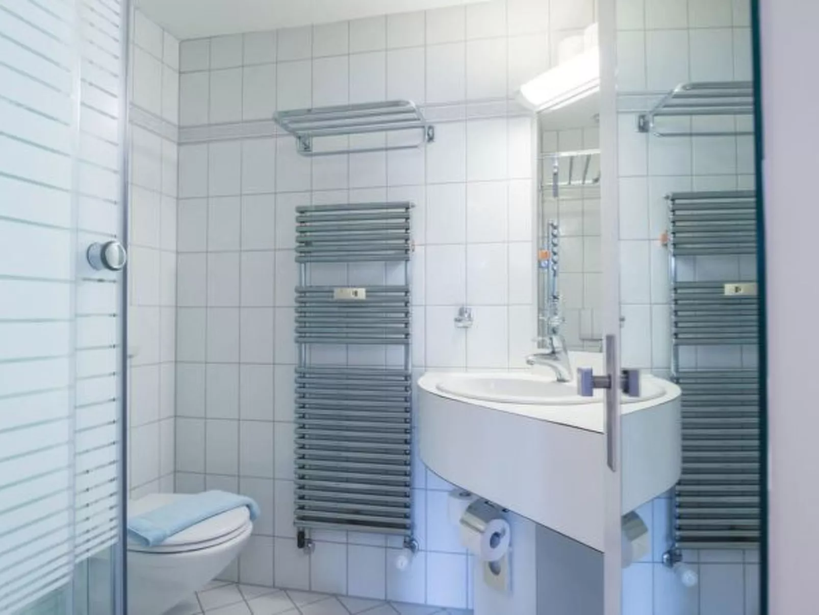 LU Saturn ll - Chapel Bridge HITrental Apartment - Inside