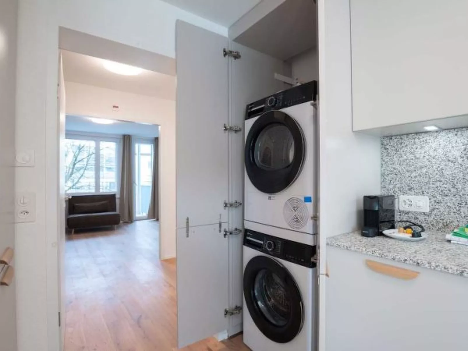 ZH Pink GF - Letzigrund HITrental Apartment - Dedans