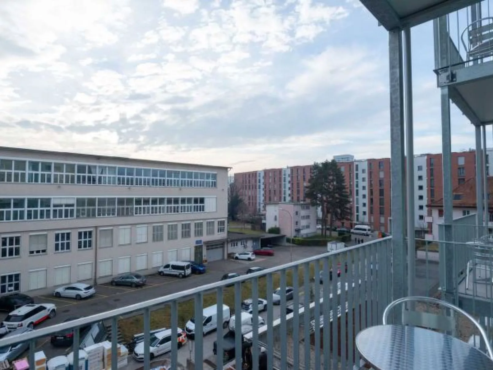 ZH Red 4 - Letzigrund HITrental Apartment - Draußen
