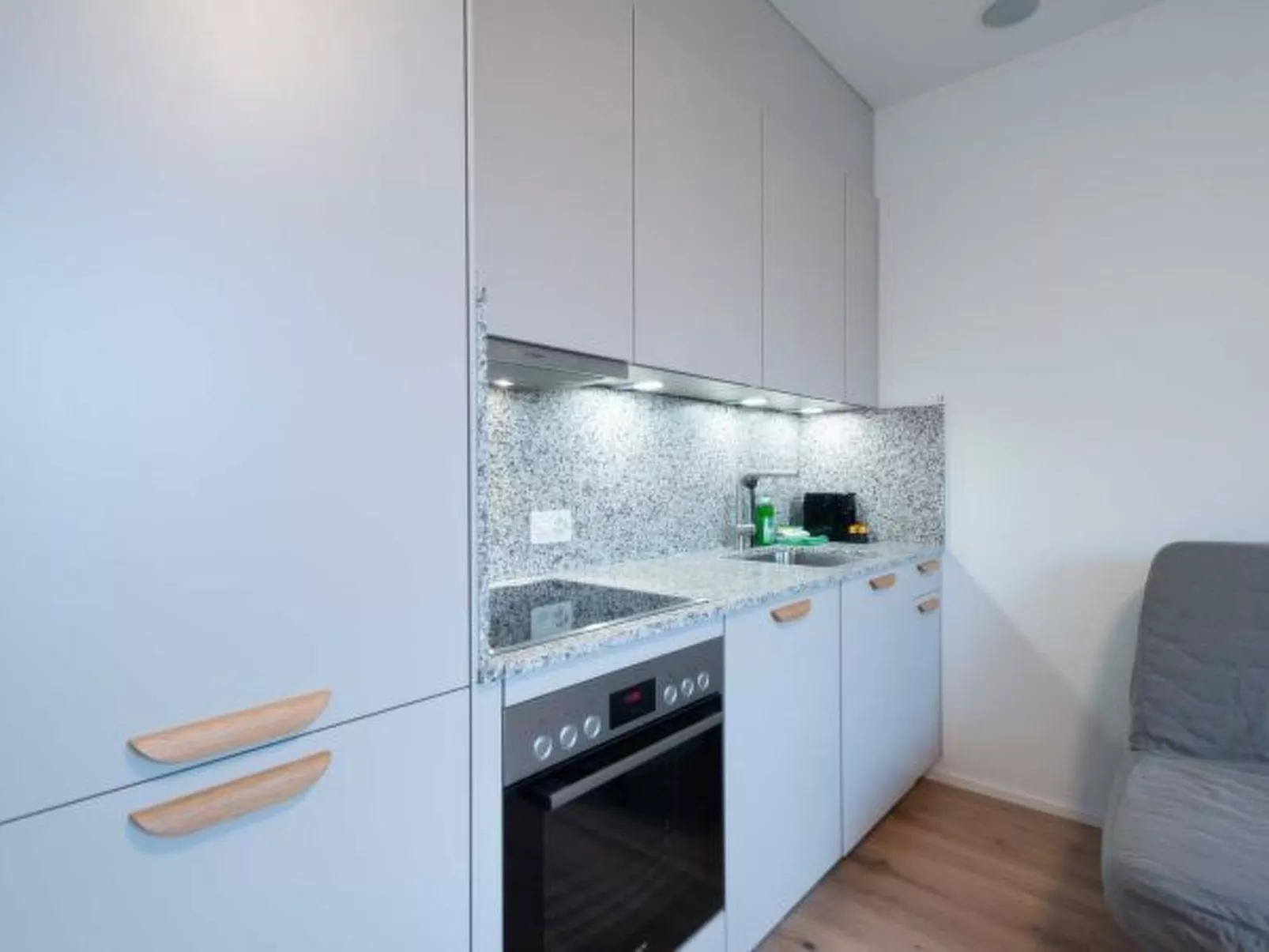 ZH Green 4 - Letzigrund HITrental Apartment - Drinnen