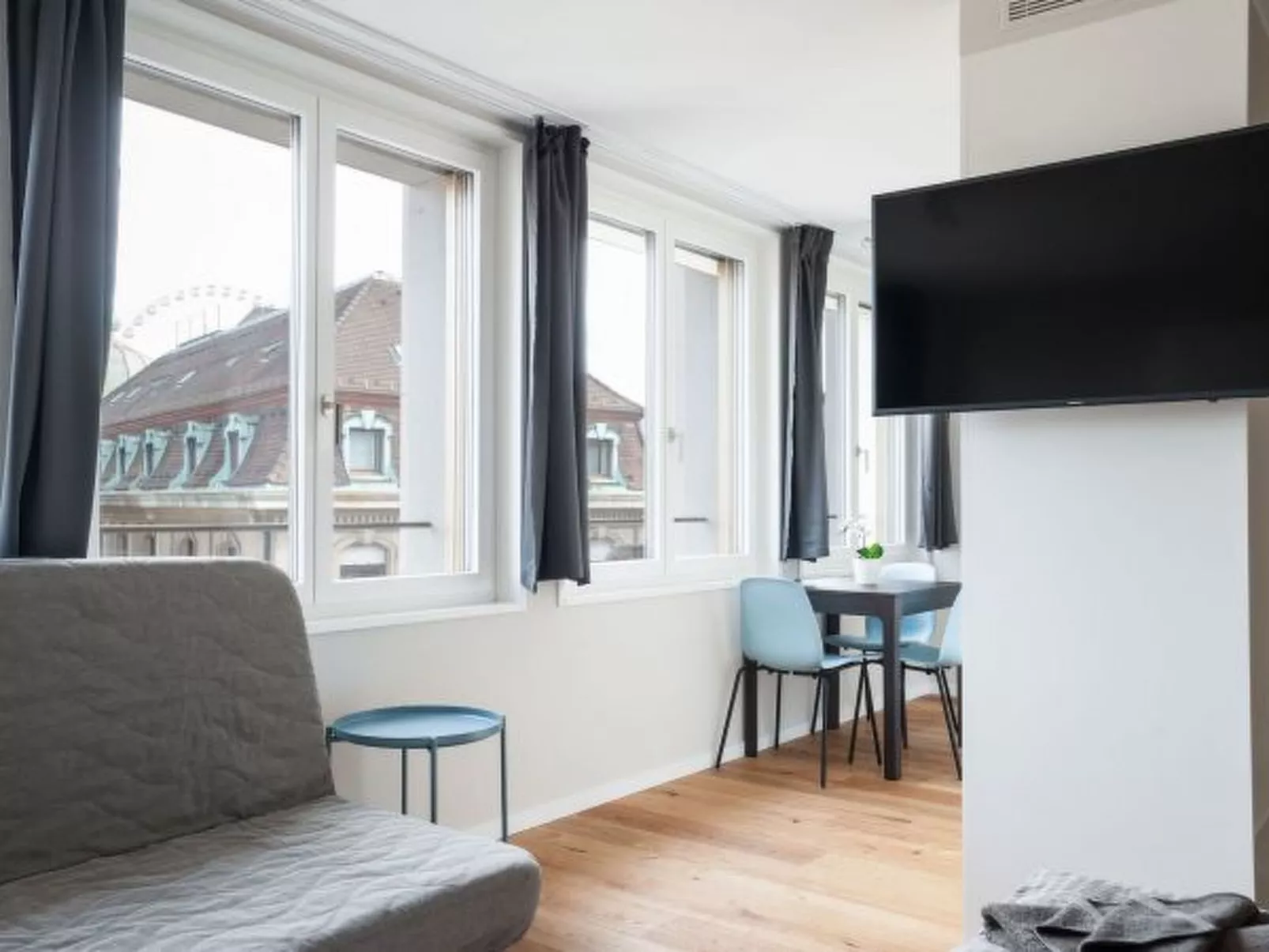BS Picasso I - Marktplatz HITrental Apartment - Dedans