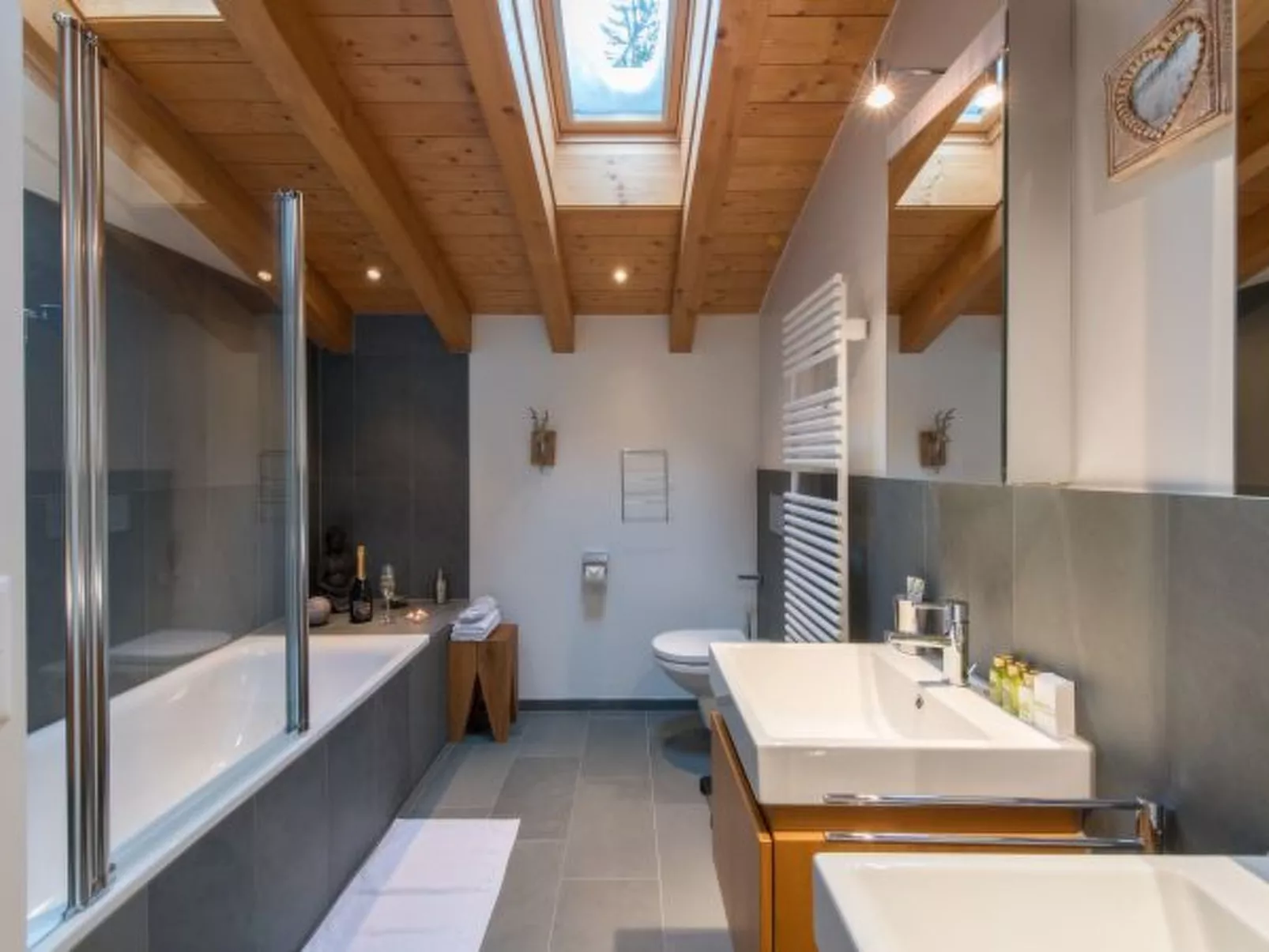 Waldbort Penthouse Suite - Inside