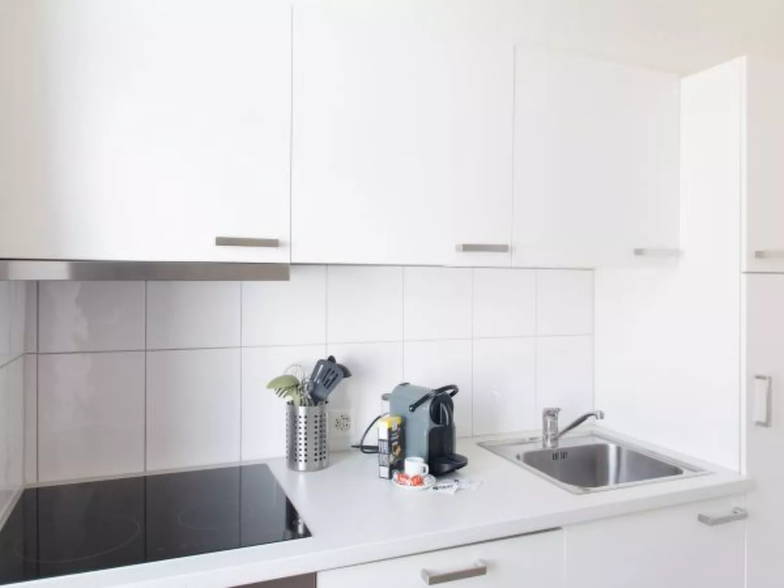 ZH Bellevue 3 - HITrental Seefeld Apartment - Drinnen