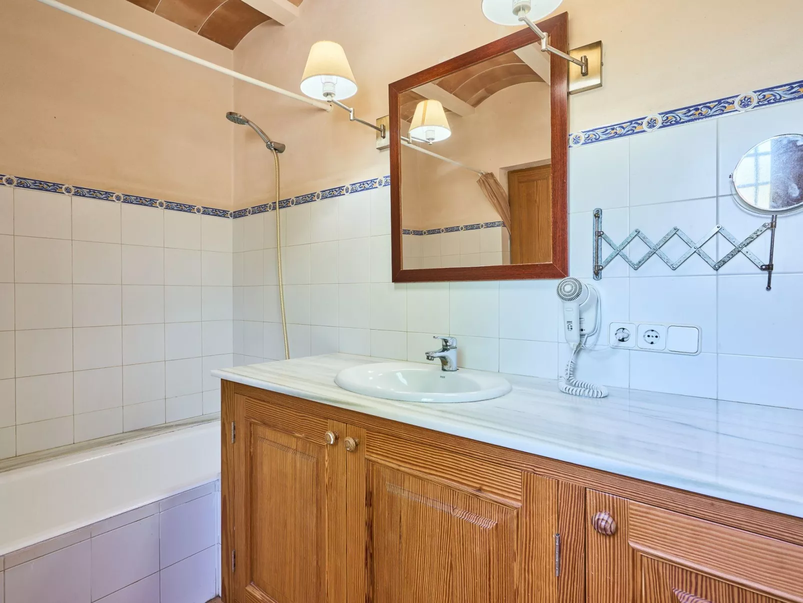 Moli den Cavea - Image-tags.info