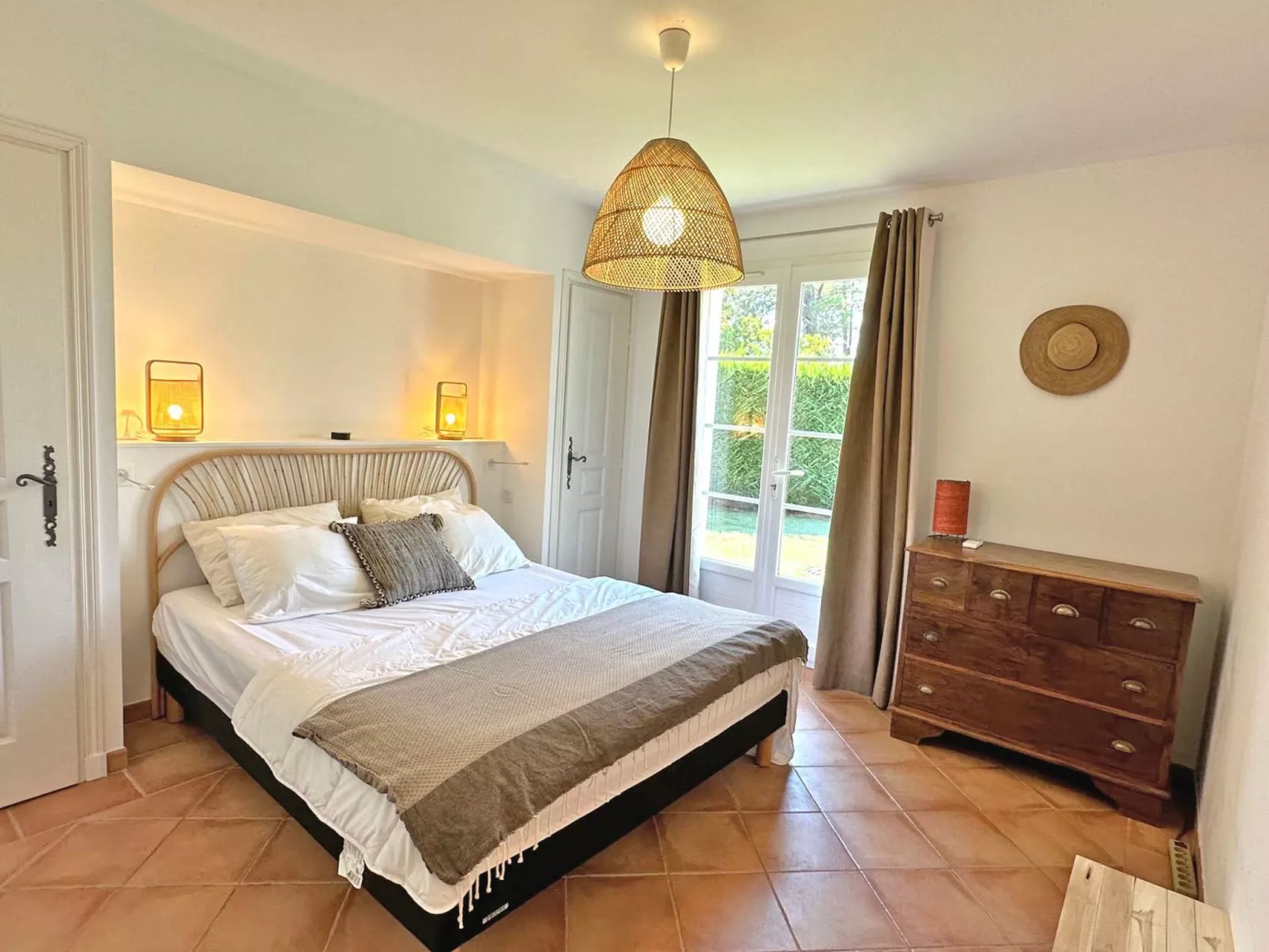 Villa T4 - 6 Personen - Privates Schwimmbad - WiFi - Klimaanlage - Sainte Maxim - Dedans