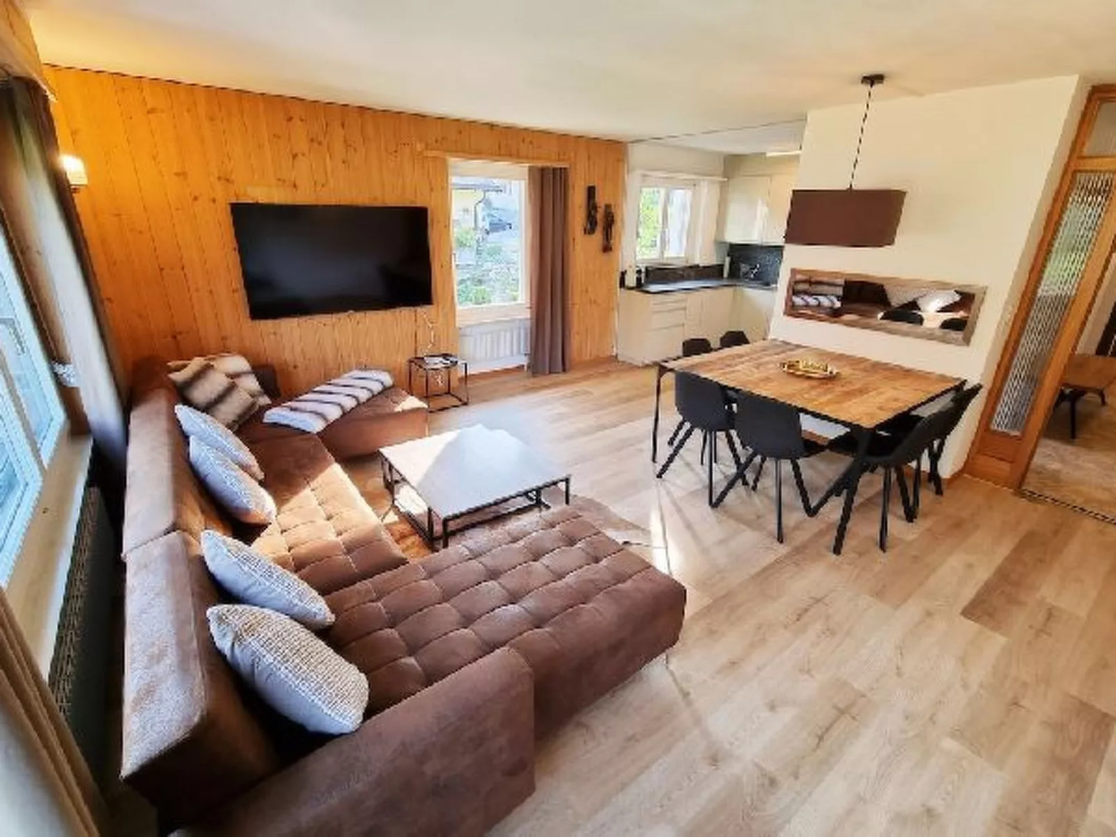 Alpine Retreat & Sauna - Inside