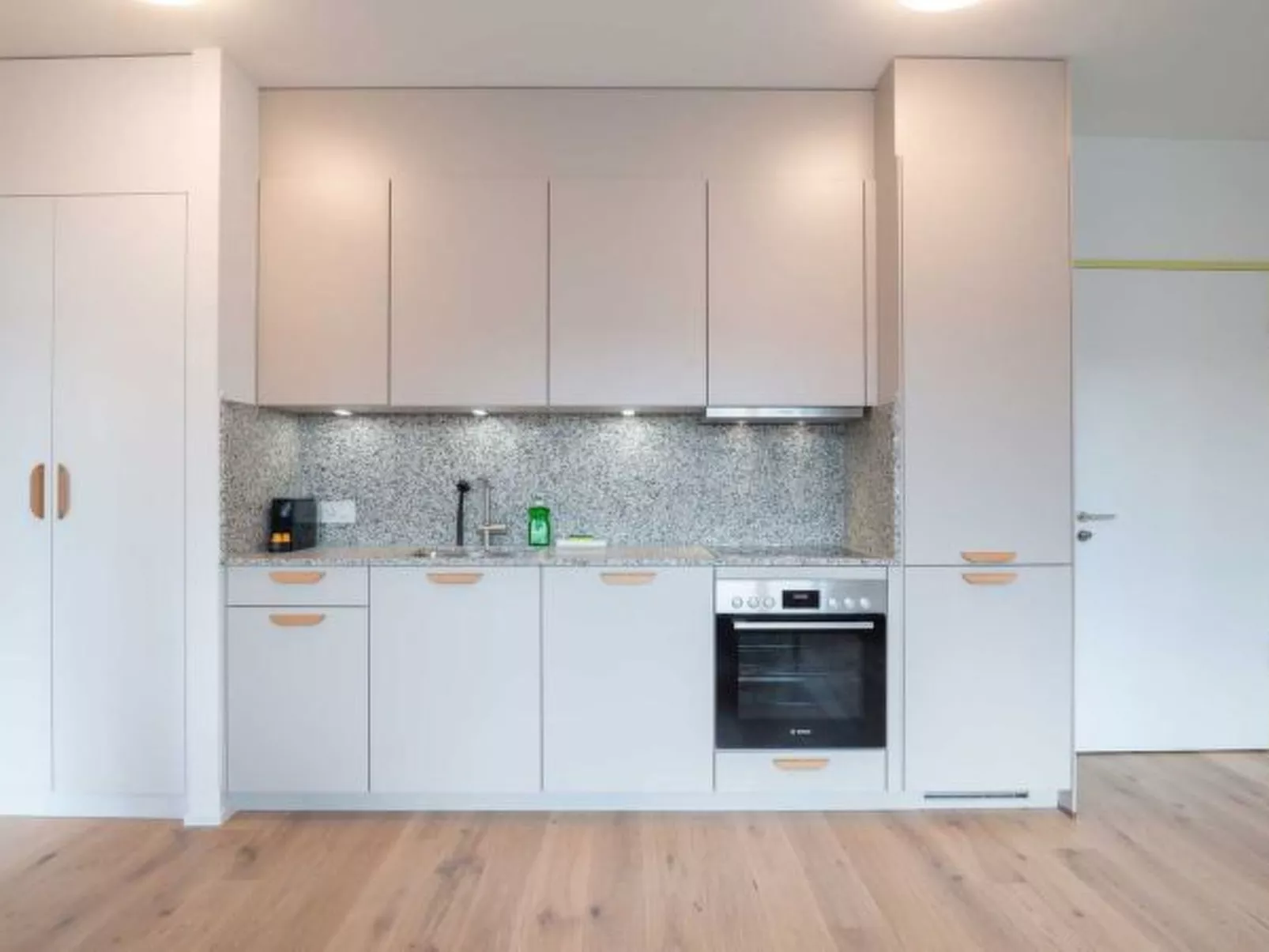 ZH Yellow 3 - Letzigrund HITrental Apartment - Dedans