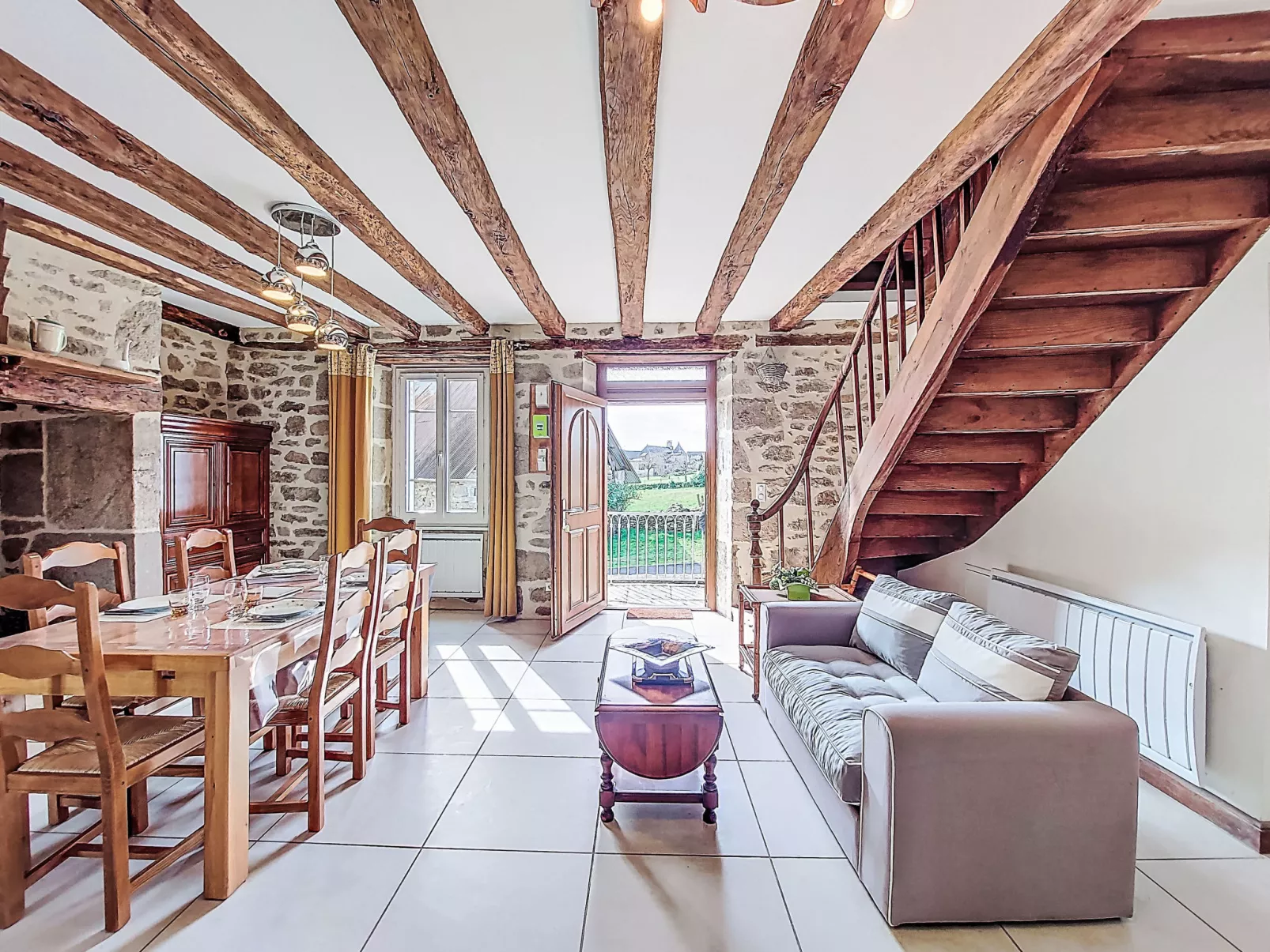 Gîte Saint Sauveur - Drinnen