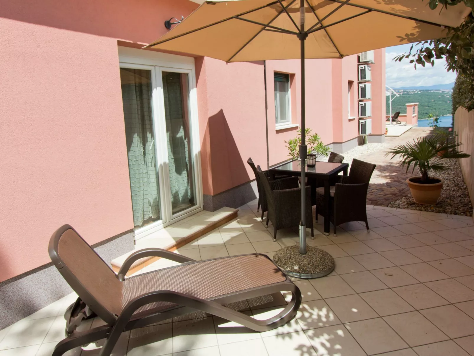 Modernes Apartment mit großer Terrasse und Grillmöglichkeit - Image-tags.info