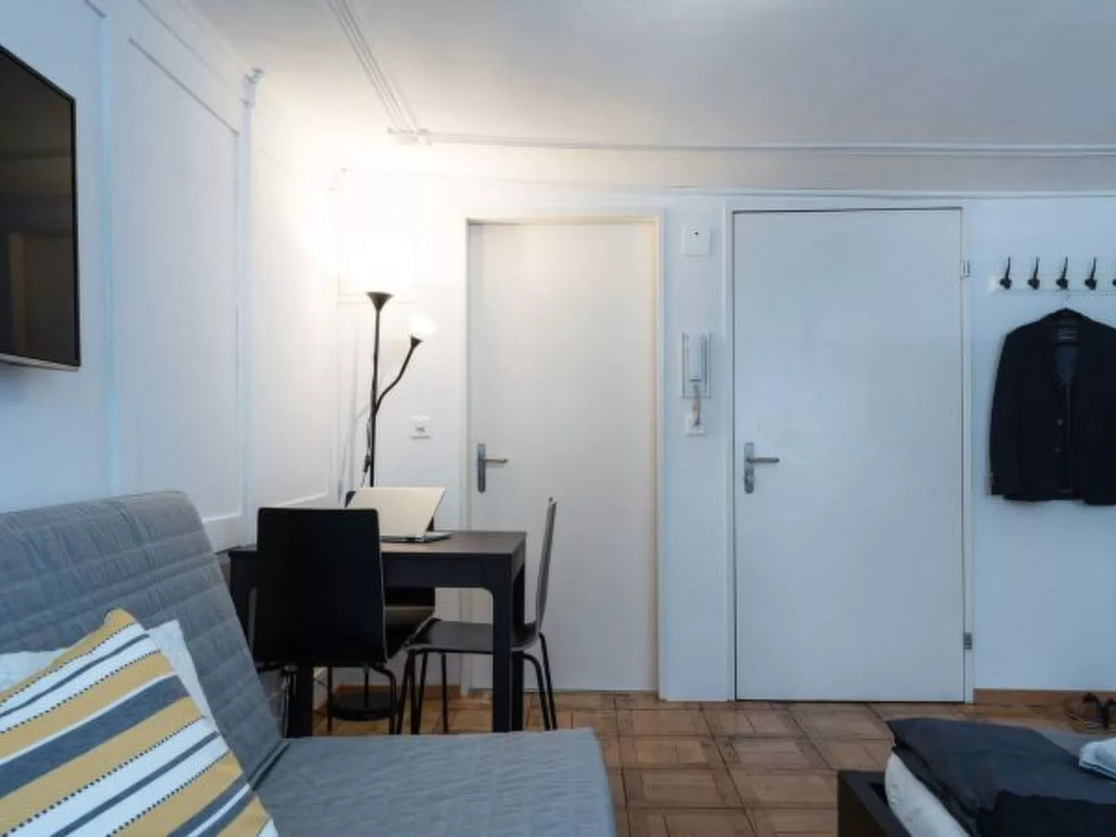 ZH Doerfli 1 - HITrental Apartment - Drinnen