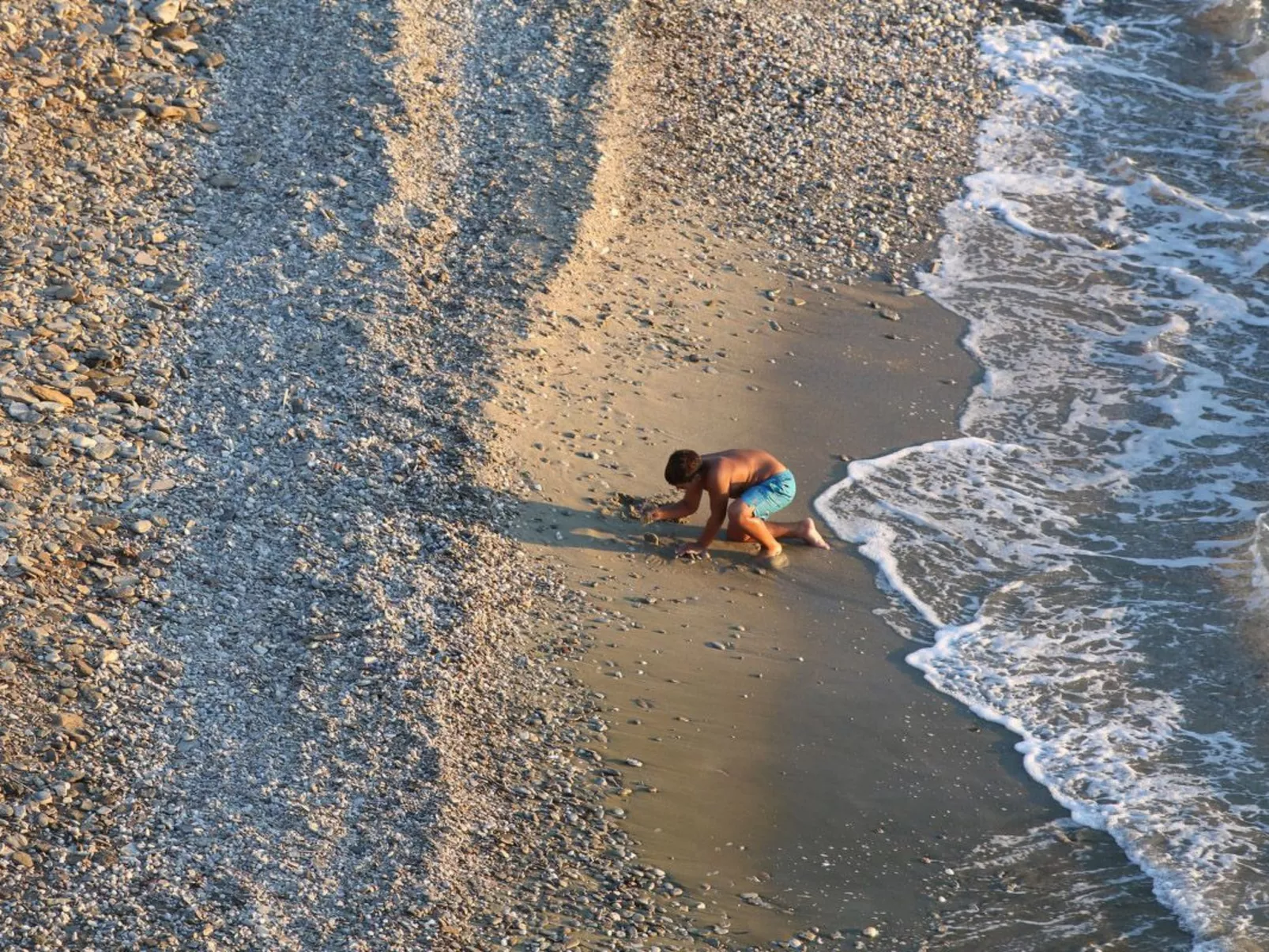 Haus in Kea mit Parkplatz im Freien und Blick auf den Sonnenuntergang - Image-tags.info