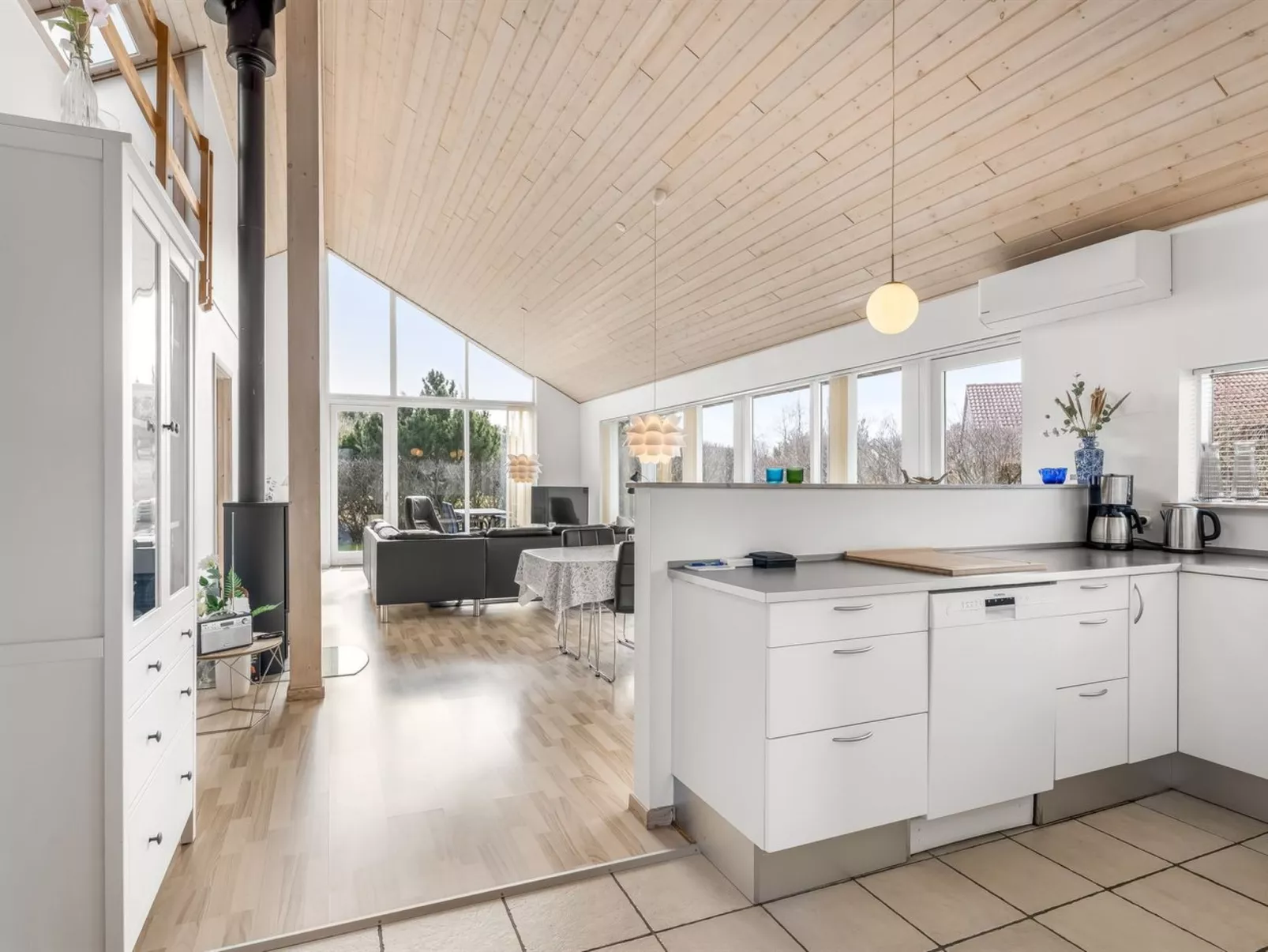 "Safina" - 1km from the sea - Drinnen