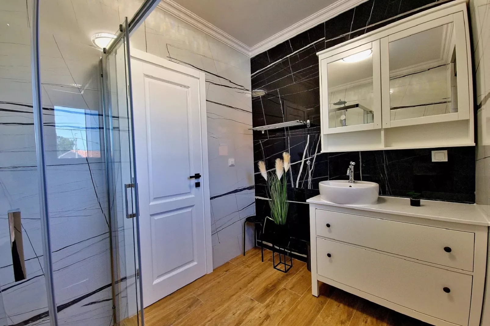 Villa Laura-Bathroom