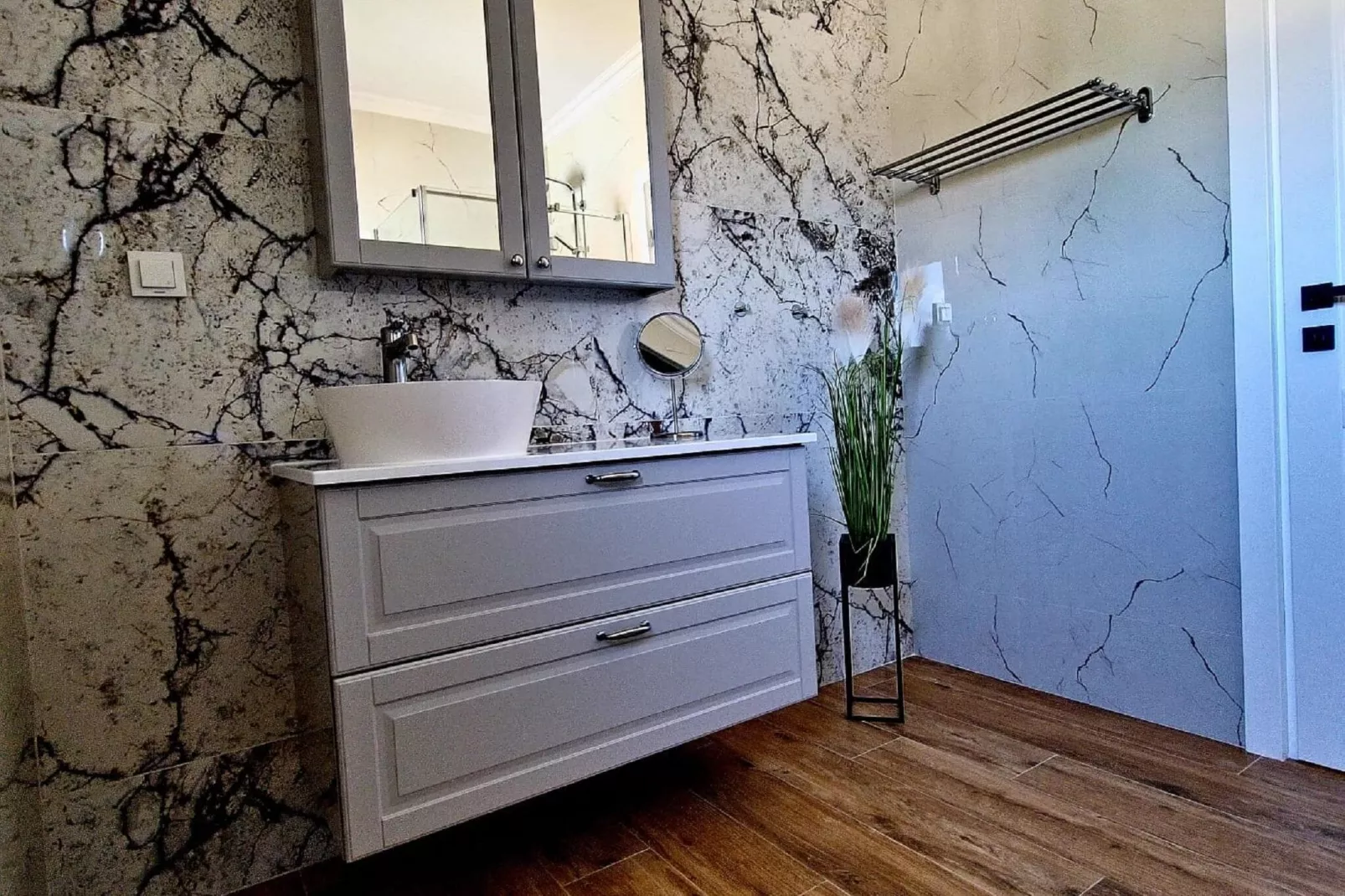 Villa Laura-Bathroom