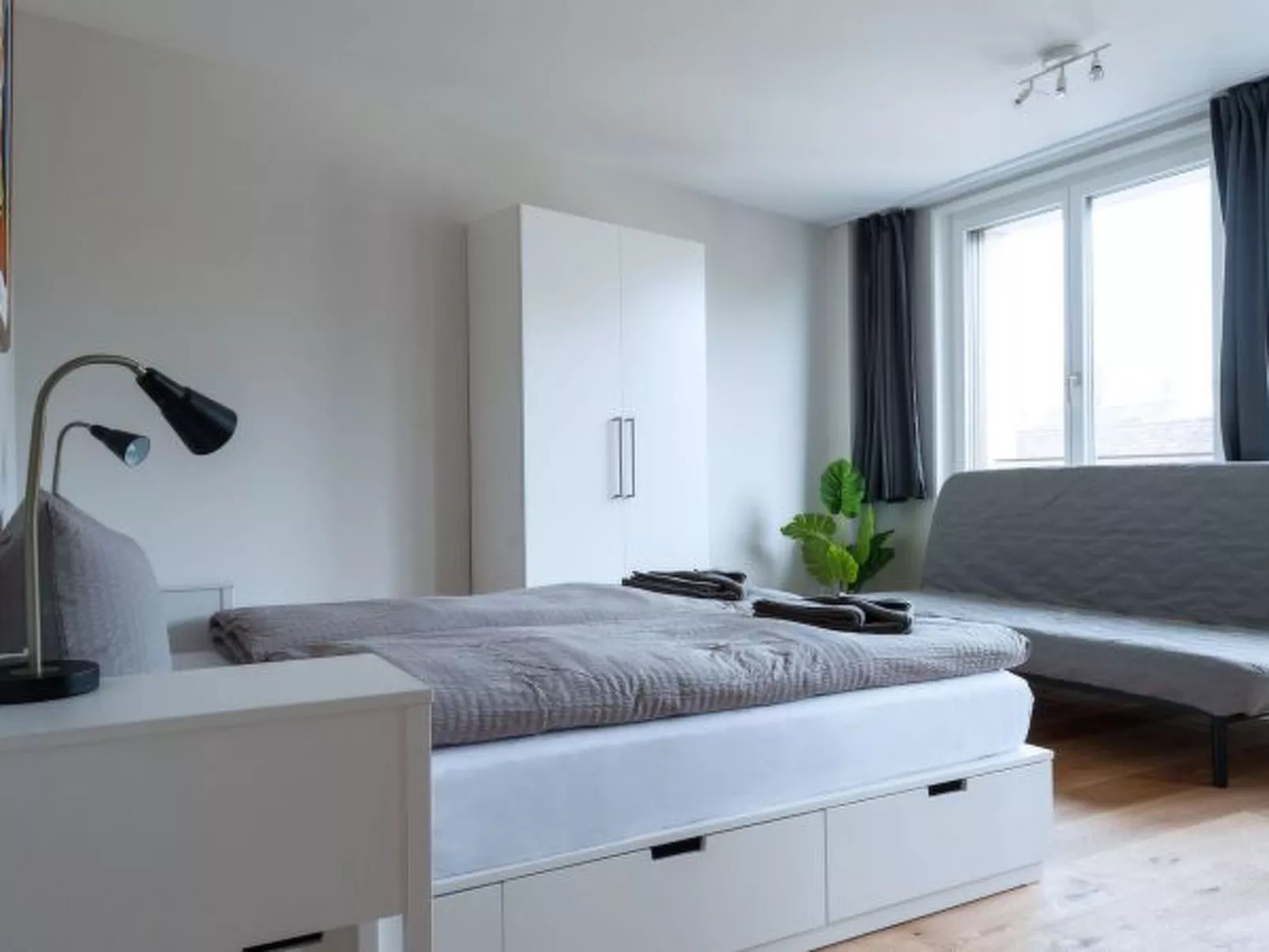 BS Picasso I - Marktplatz HITrental Apartment - Dedans