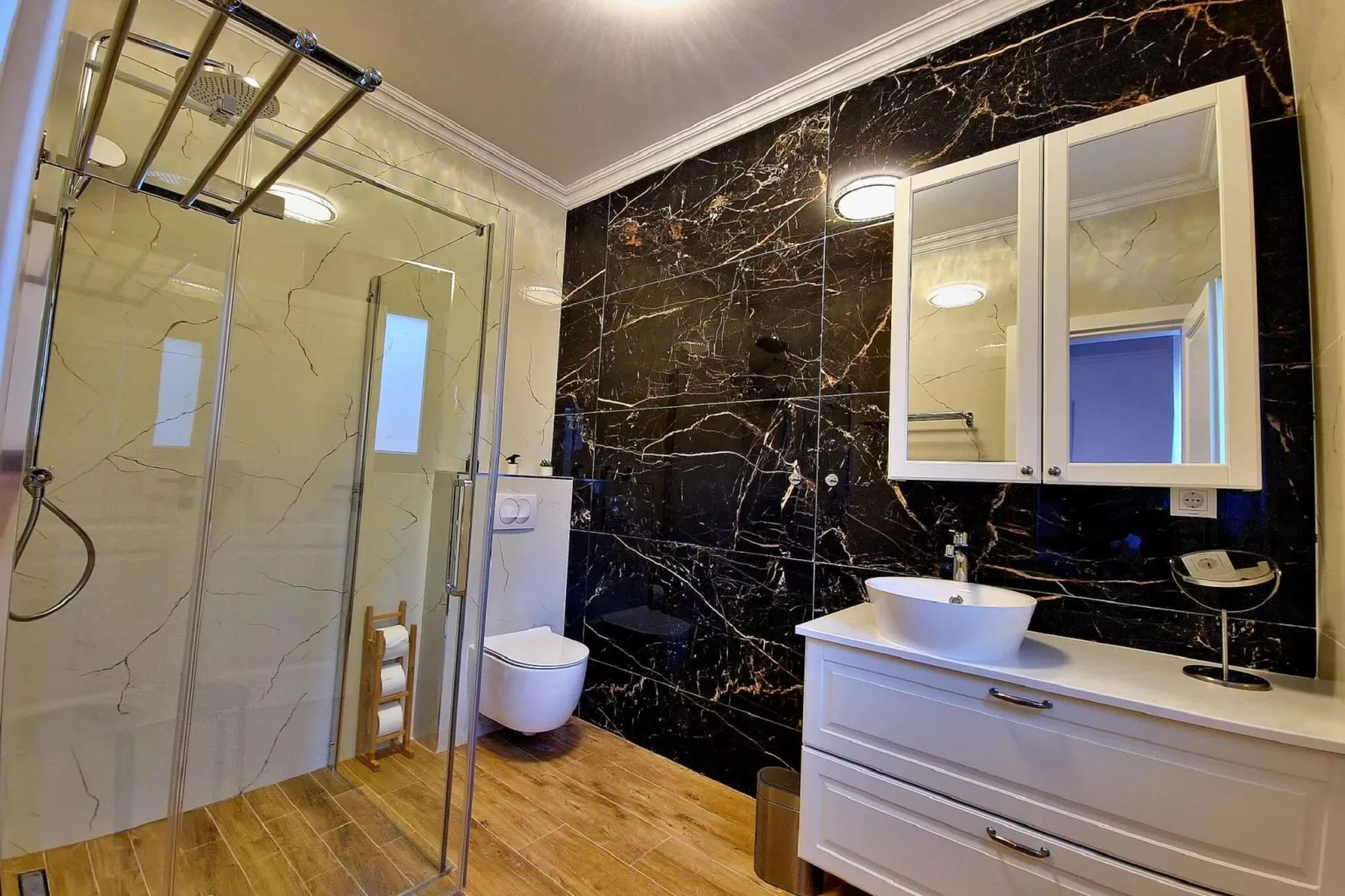 Villa Laura-Bathroom