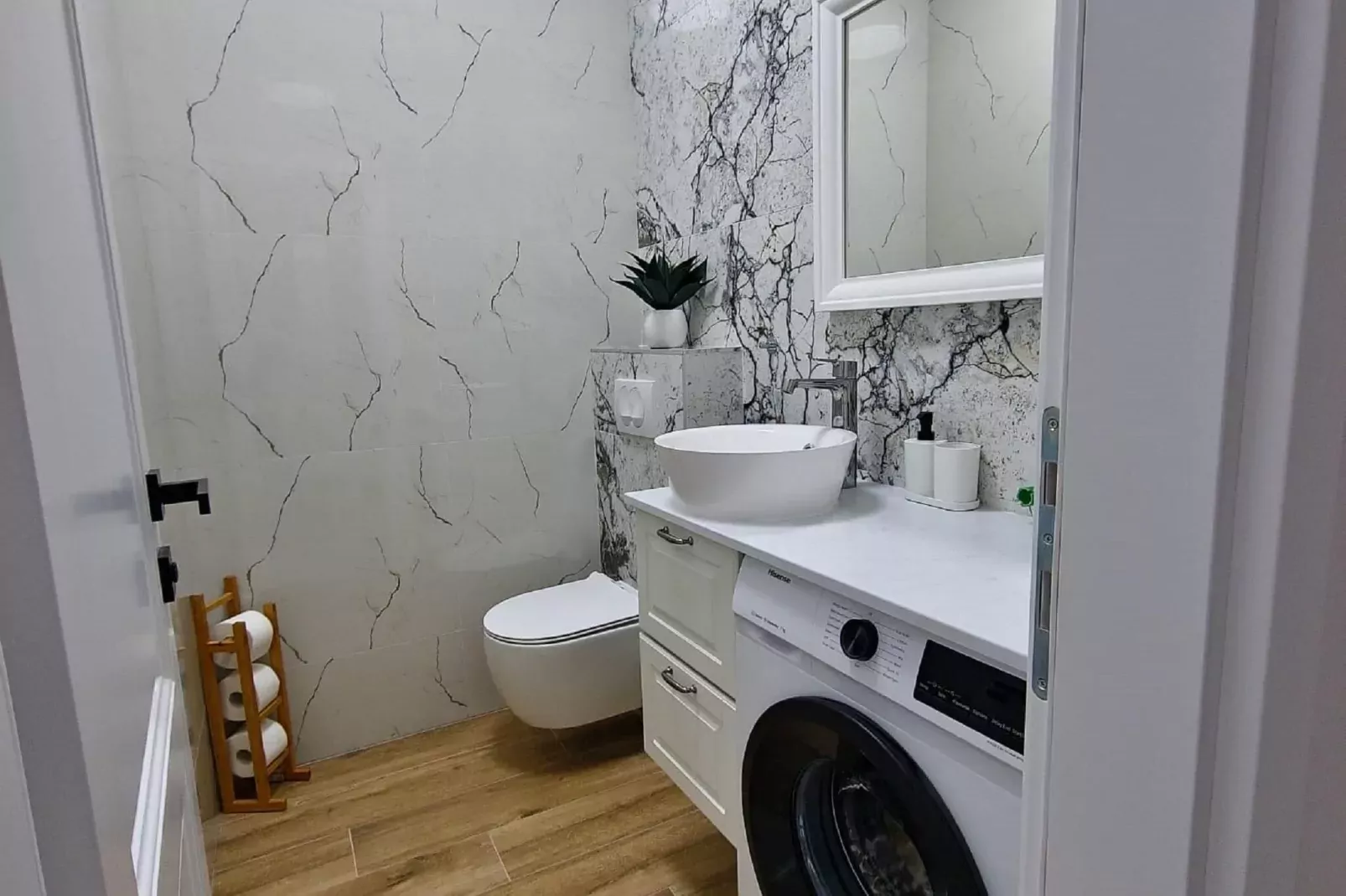Villa Laura-Bathroom