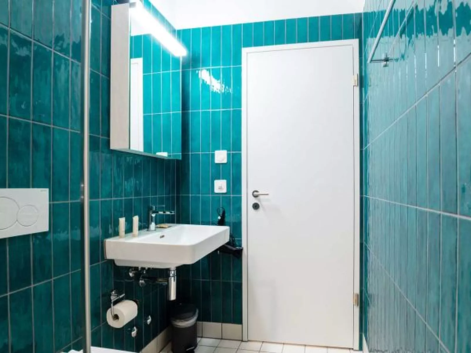 ZH Yellow 4- Letzigrund HITrental Apartment - Dedans