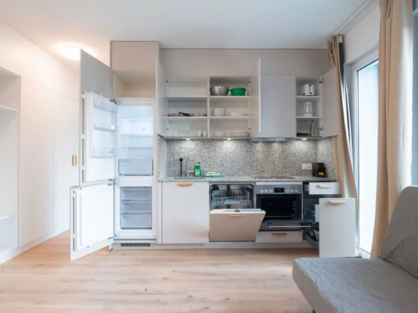 ZH Red 4 - Letzigrund HITrental Apartment - Drinnen