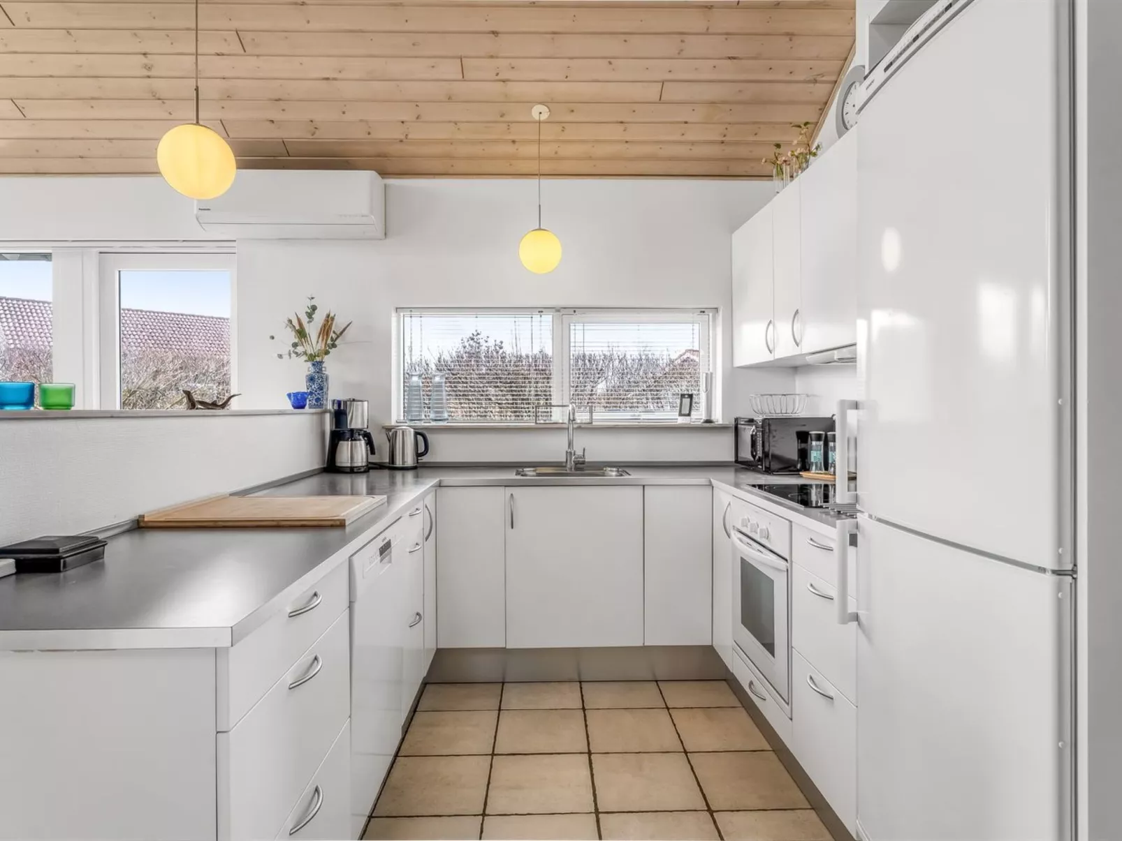 "Safina" - 1km from the sea - Drinnen