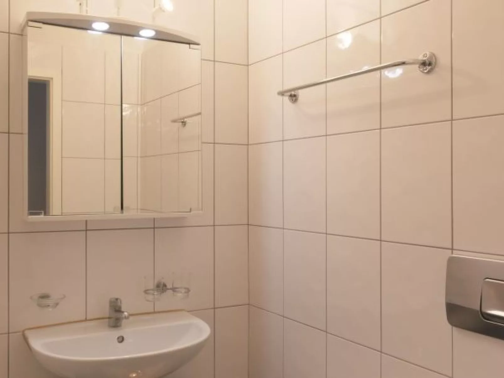 ZH Bellevue 3 - HITrental Seefeld Apartment - Drinnen